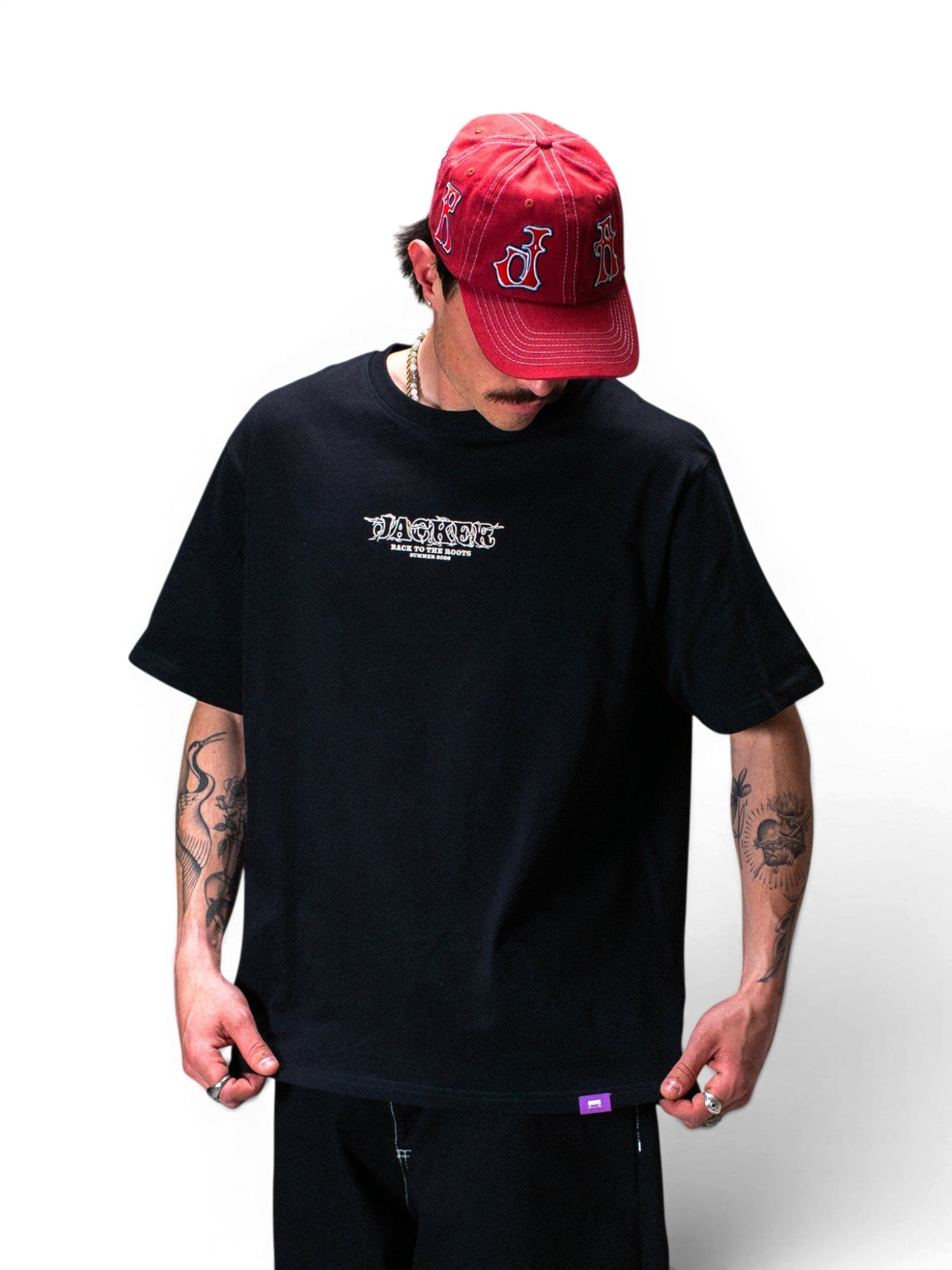 vue porté du t-shirt no signal jacker de face