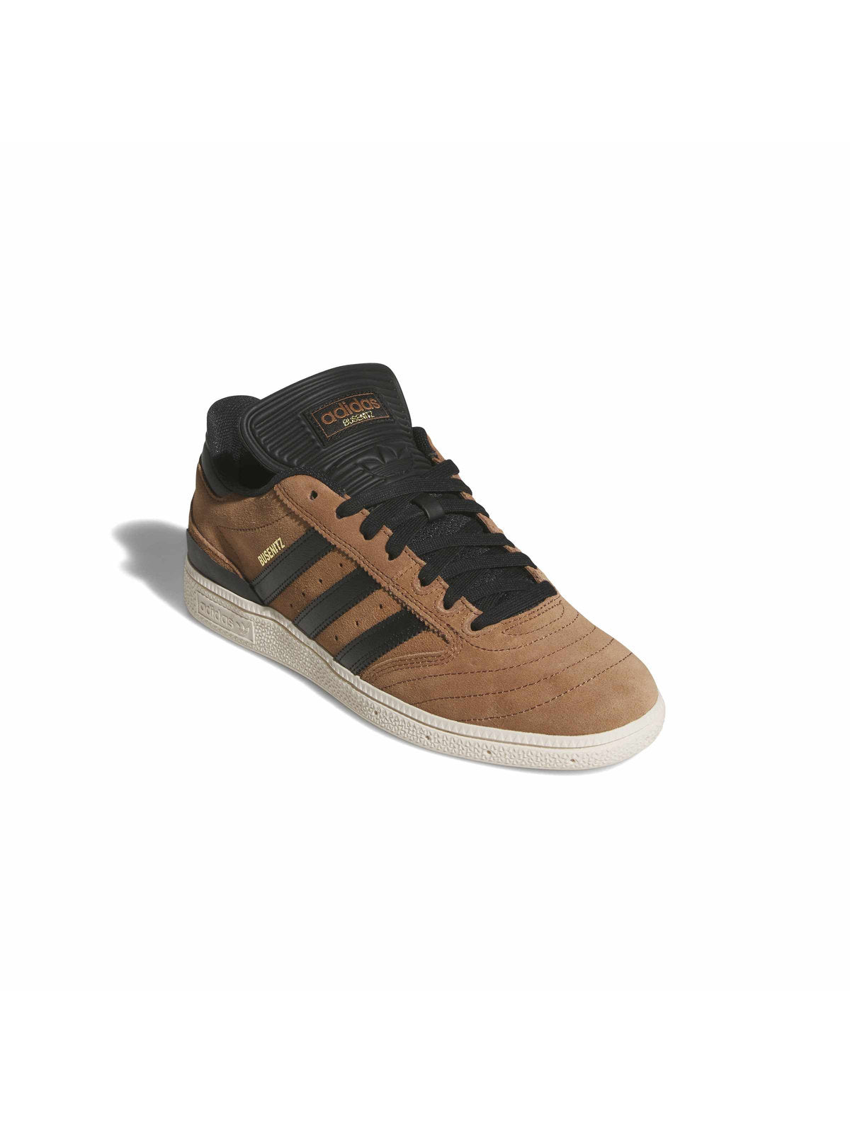 Chaussures de skateboard Adidas Busenitz Preloved Brown Core Black Chalk White, vue de face de ¾ suède marron et bandes noires