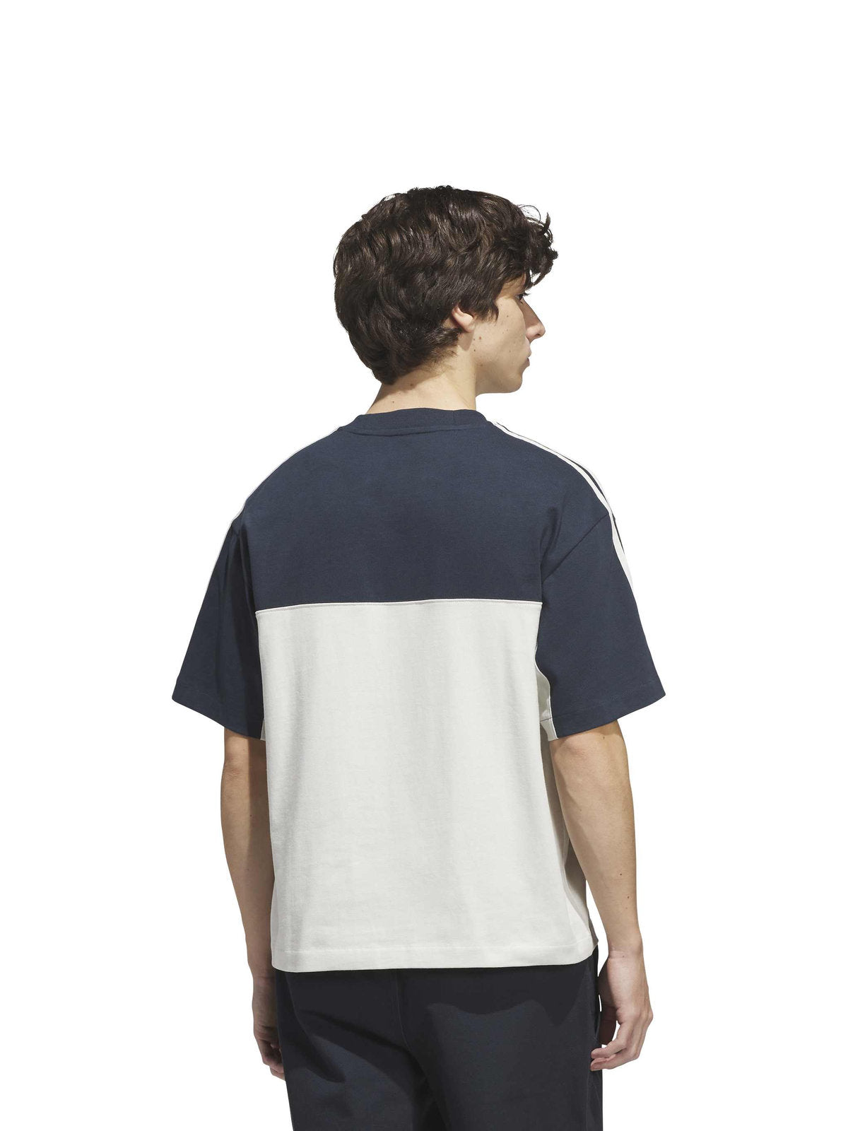 Teeshirts Adidas Fs+ Tee Aurink/Orbgry, porté par un mannequin de dos