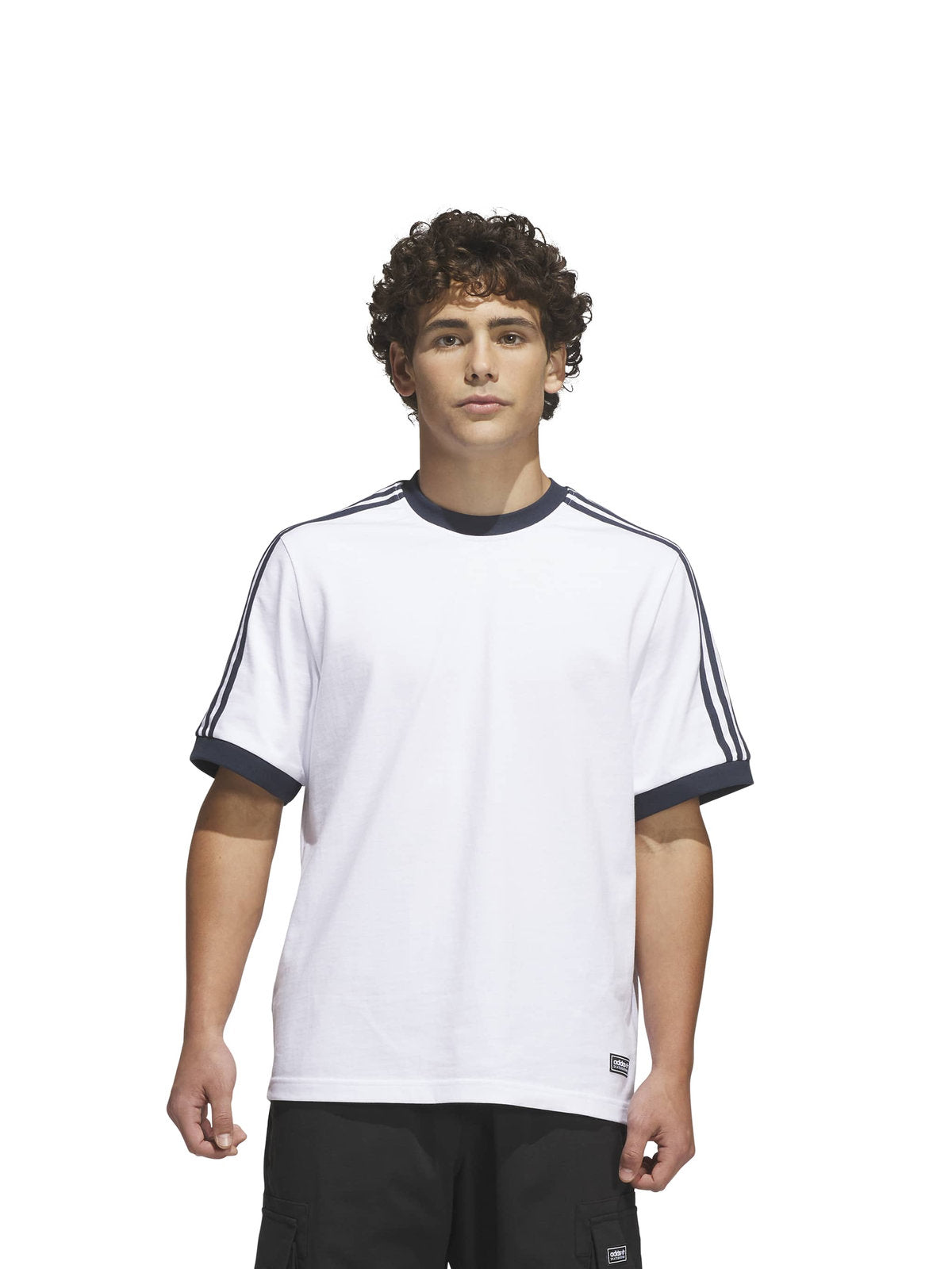Teeshirts Adidas Fsbs Ringer Tee White Aurora Ink, porté par un mannequin de face