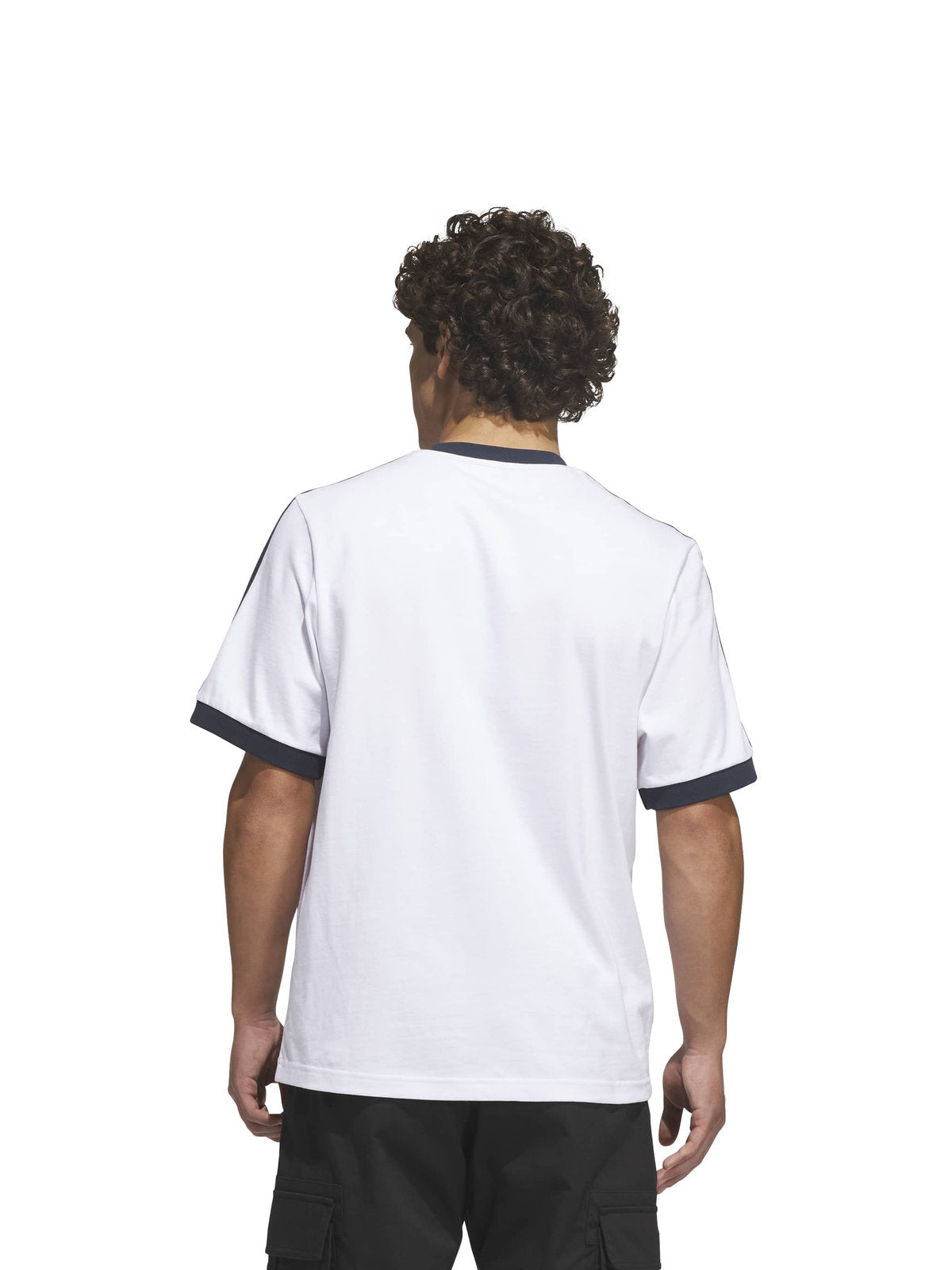 Teeshirts Adidas Fsbs Ringer Tee White Aurora Ink, porté par un mannequin de dos