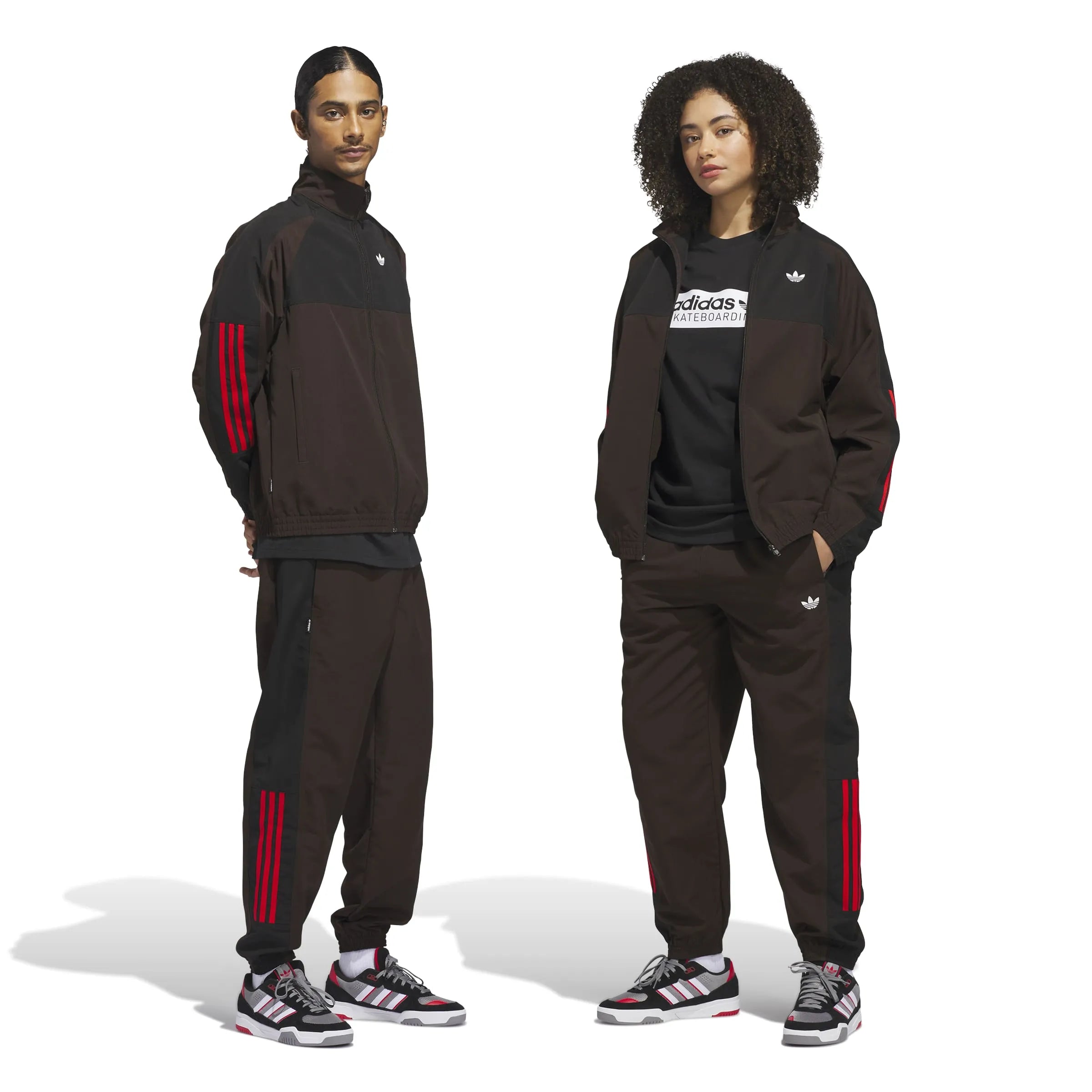 Pantalons Adidas-Gatsele Trk Pnt-Aurora Coffee Met., vue portée par homme et femme