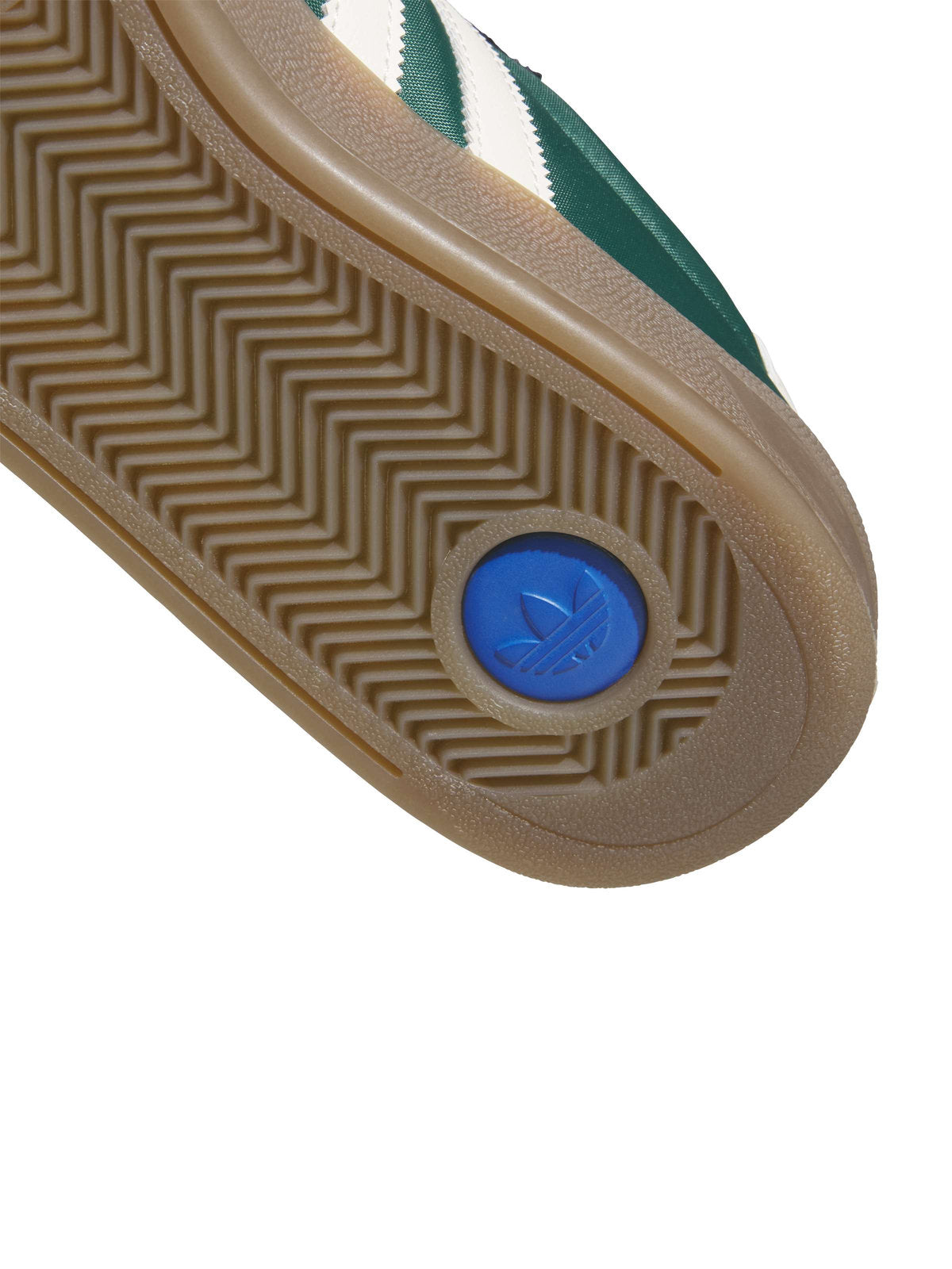 Chaussures de skateboard Adidas Glenburn Collegiate Green Chalk White Legend Ink, gros plan sur la semelle gum à motifs chevrons et patch bleu