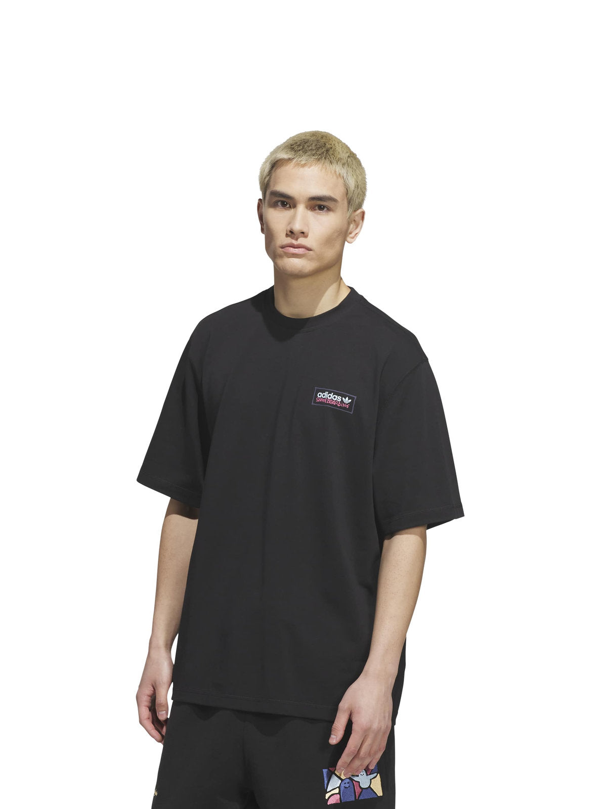 Teeshirts Adidas Gonz Mod Tee Black, porté par un mannequin de face