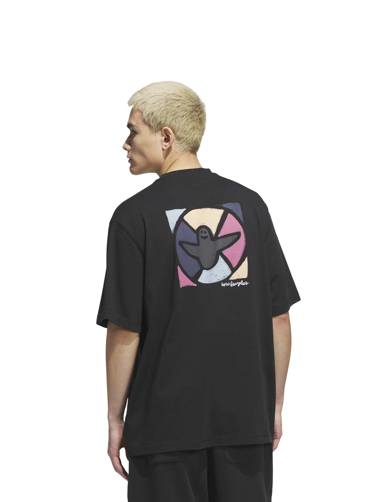 Teeshirts Adidas Gonz Mod Tee Black, porté par un mannequin de dos
