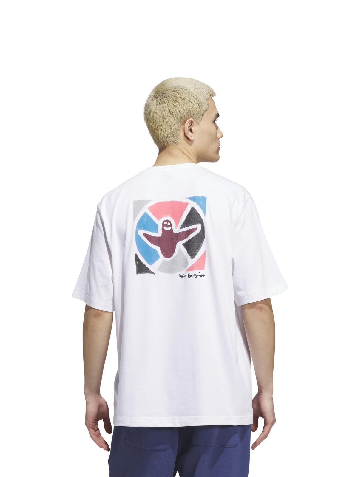Teeshirts Adidas Gonz Mod Tee White, porté par un mannequin de dos