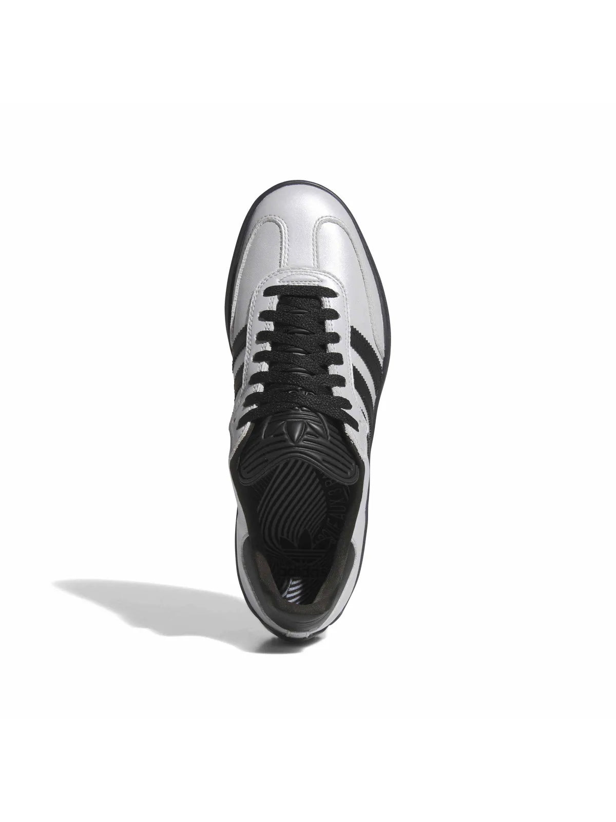 Chaussures de skateboard Adidas-Puig Samba-Silver Met., vue du dessus détail chaussure