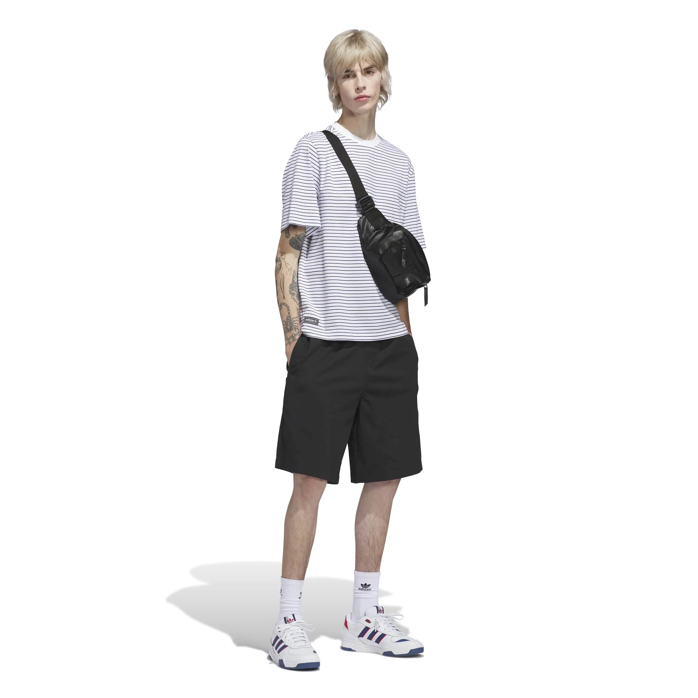 Shorts Adidas-Skate Short-Black, vue portée en pied