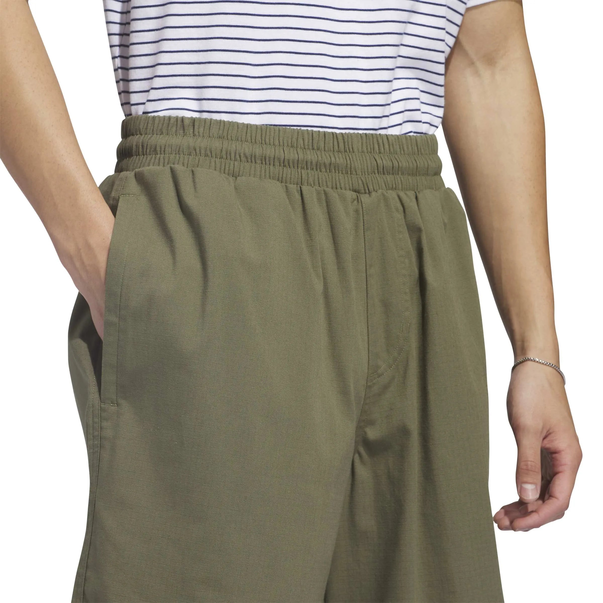 Shorts Adidas-Skate Short-Olive Strata, vue détail arrière short