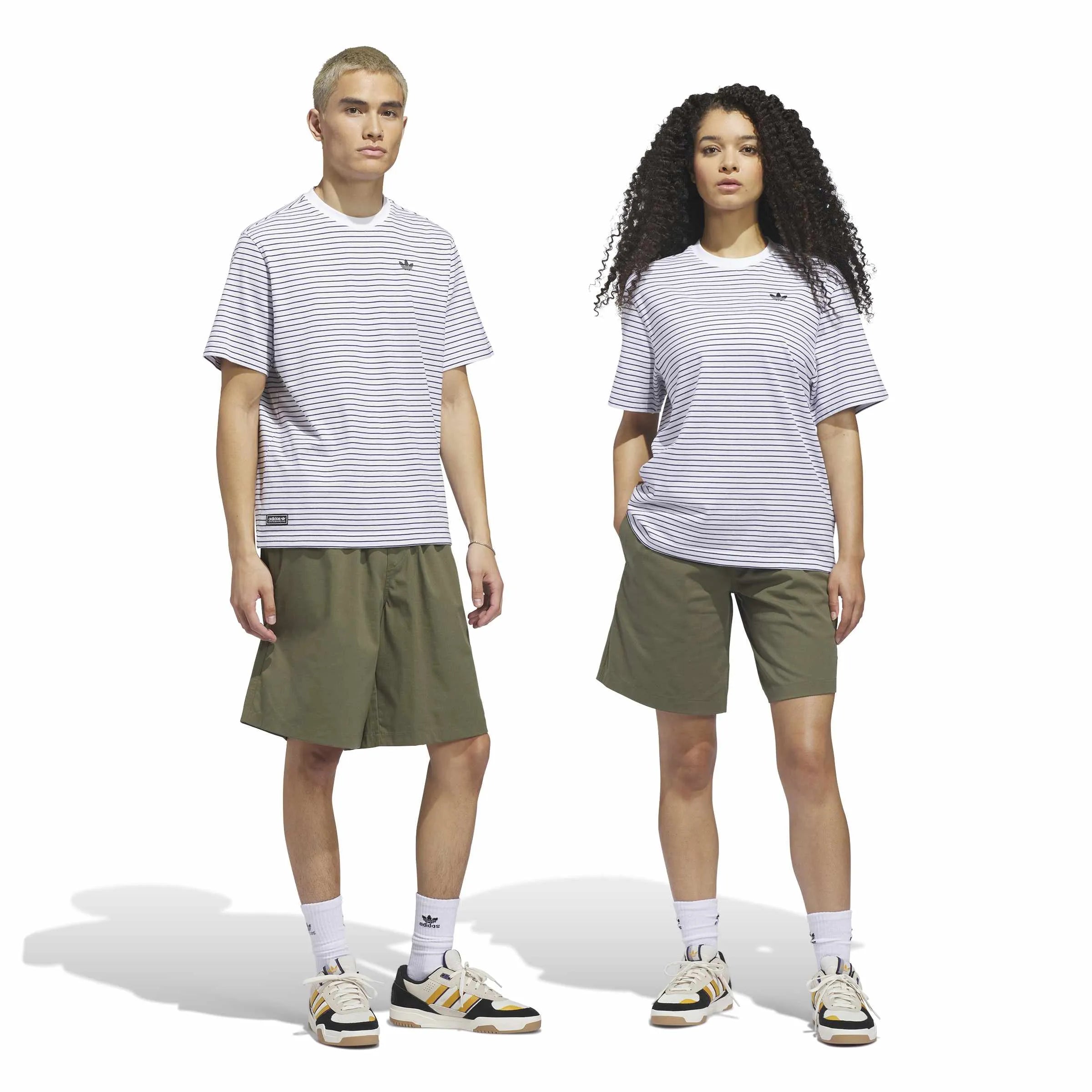 Shorts Adidas-Skate Short-Olive Strata, vue portée arrière par homme et femme