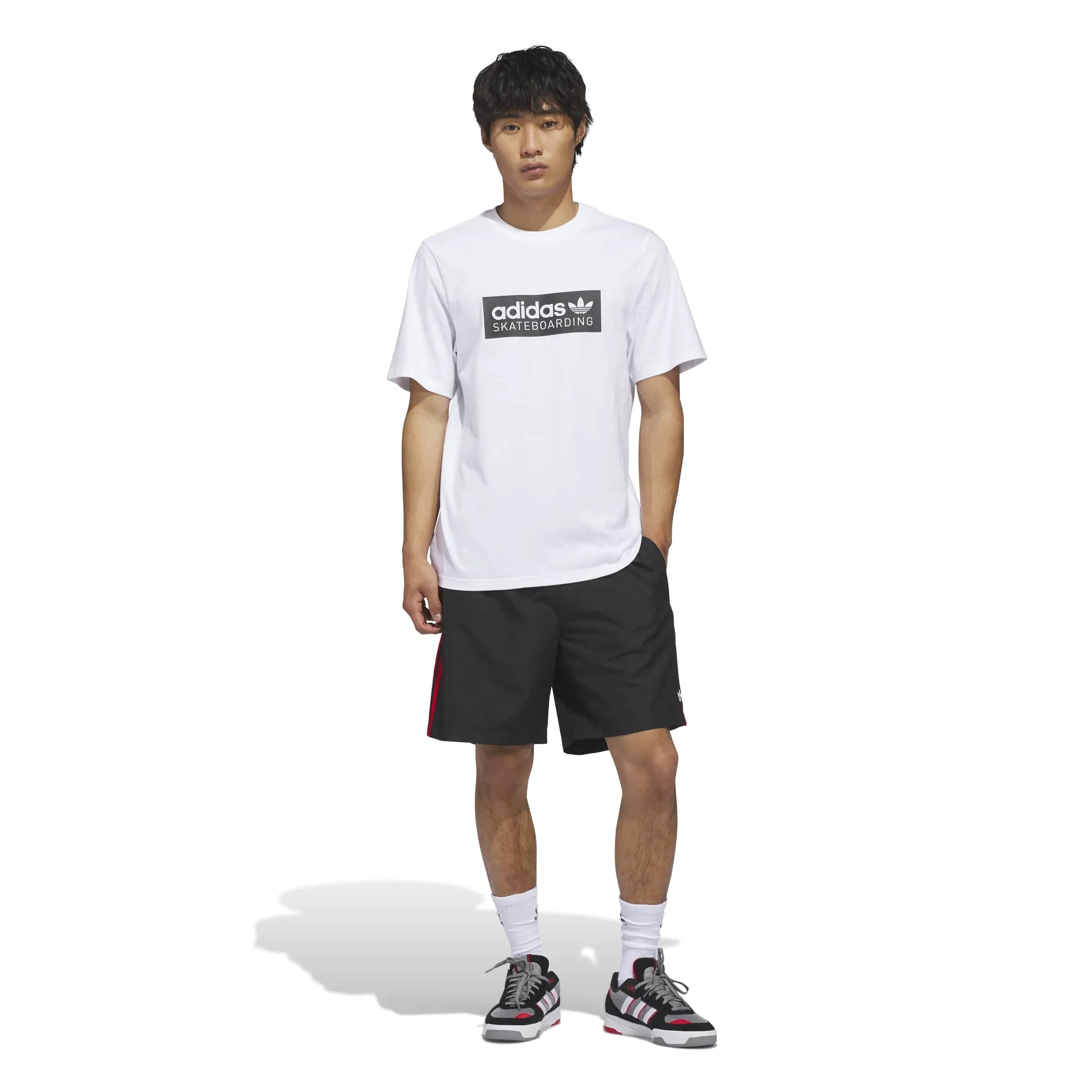 Shorts Adidas-Skt Wtr Short-Black, vue portée en pied