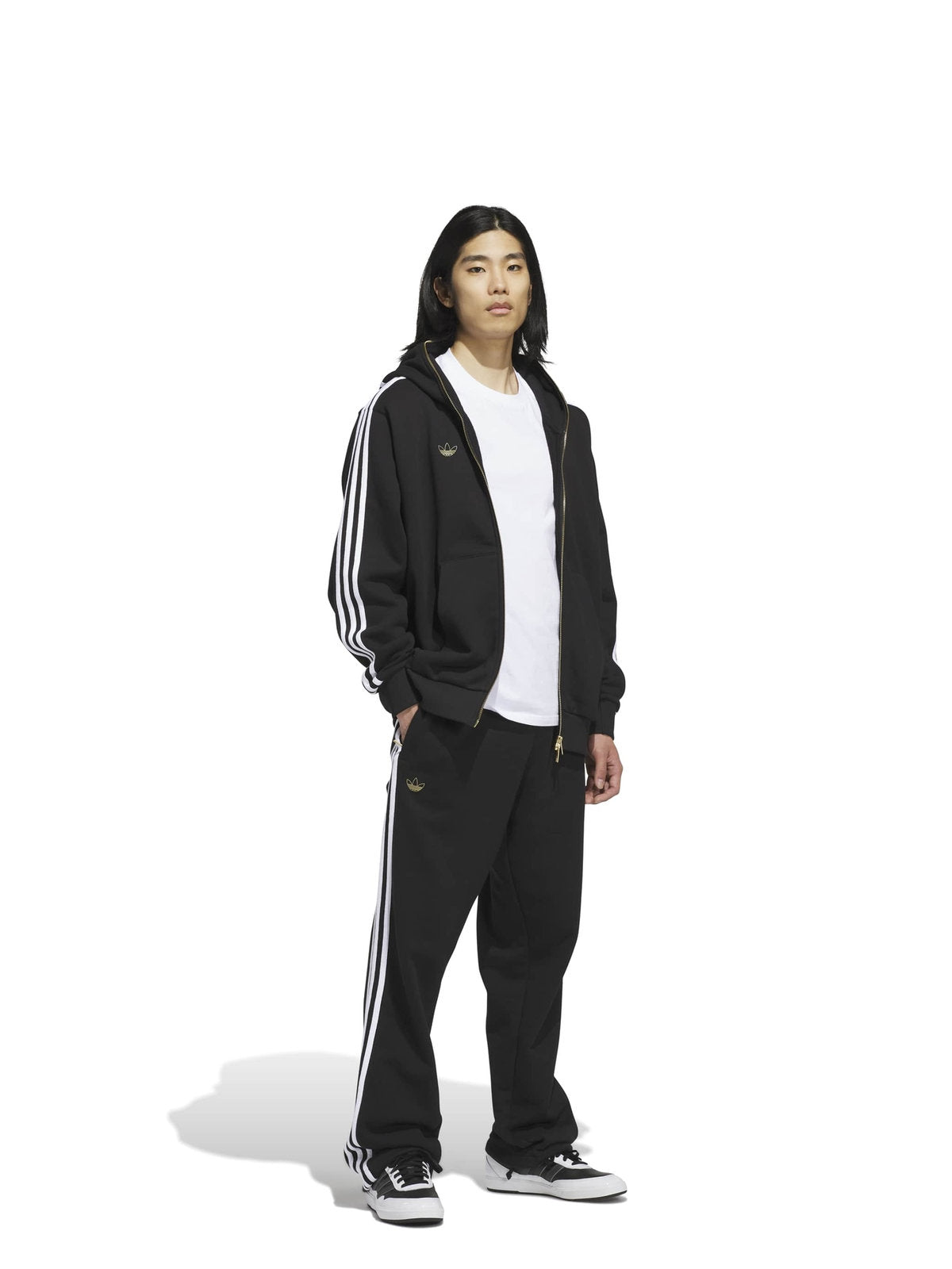 Pantalons Adidas Tysh Trck Pant Black/White, Porté par un mannequin vue de face avec veste assortie