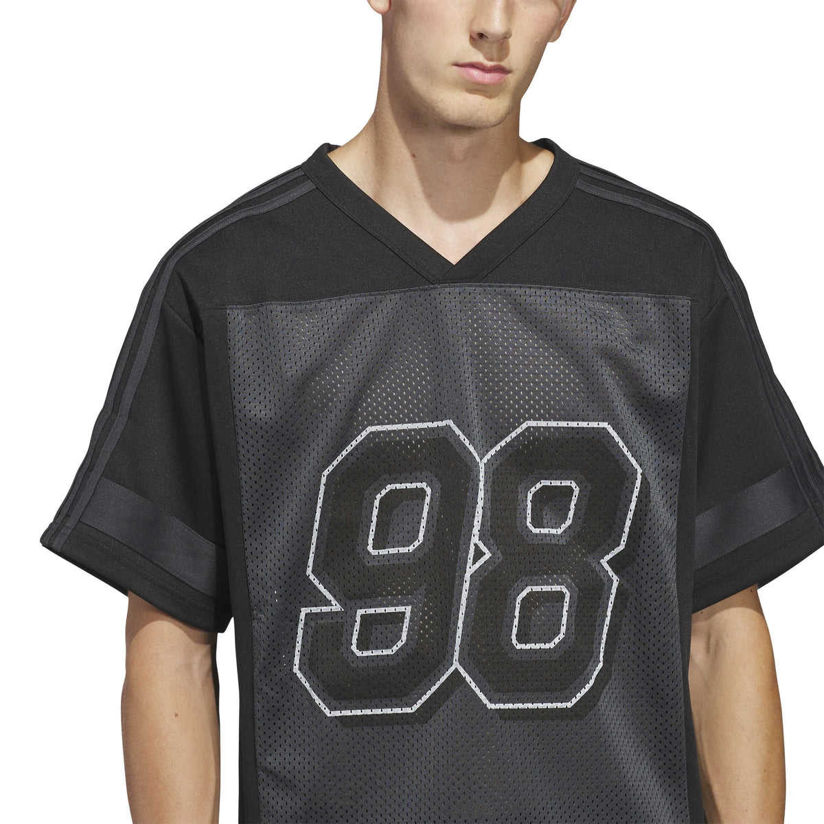 Teeshirts Adidas-Tyshawn Jrsy-Black, Vue portée détail