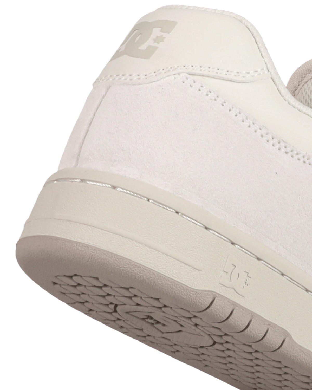 Chaussures de skateboard Dc shoes Manteca 4 S (102) Off White, vue détaillée du talon avec le logo DC brodé et la semelle extérieure texturée