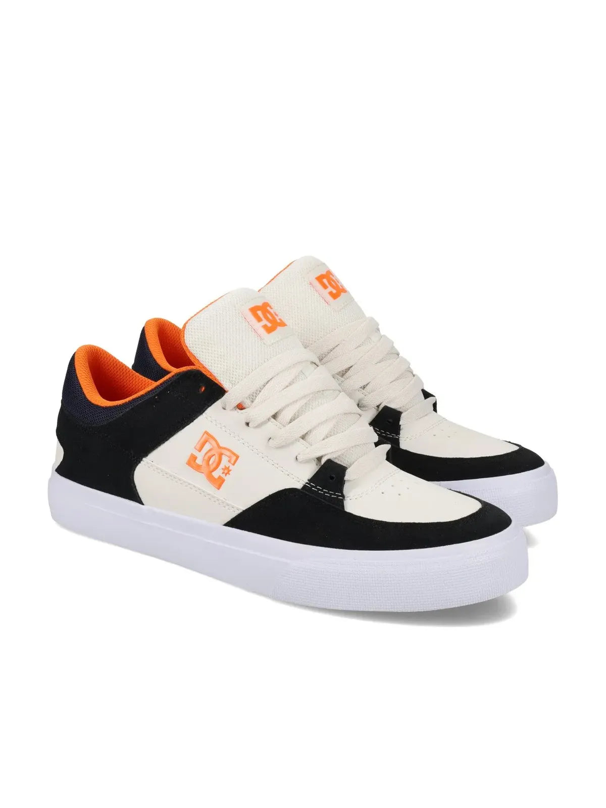 Chaussures de skateboard Dc shoes Onyx S Grey/Off White/Orange, vue de ¾ de la paire
