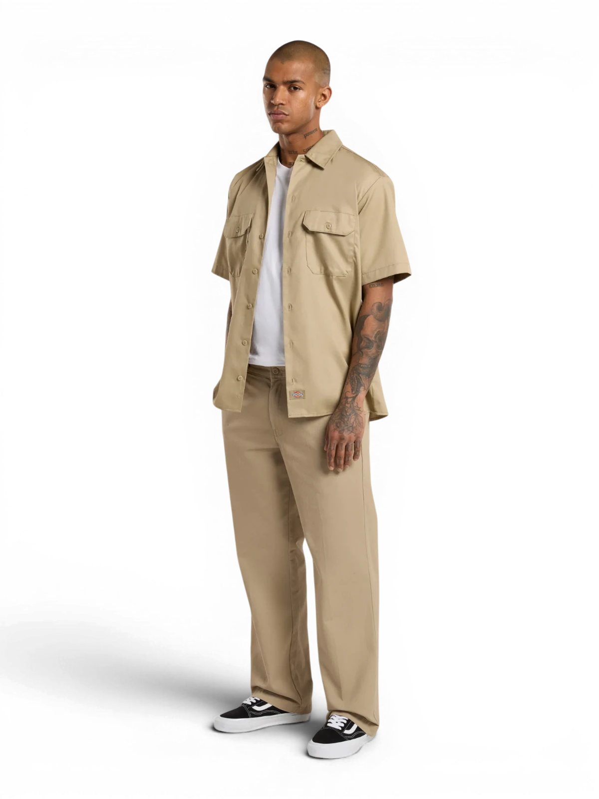 Pantalons Dickies 247 Regular Work Pant Desert Sand, vue portée en pied ¾