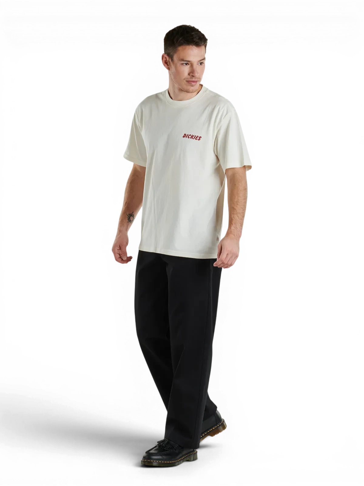 Teeshirts Dickies Dry Ridge Ss Tee Egret, vue portée en pied de ¾