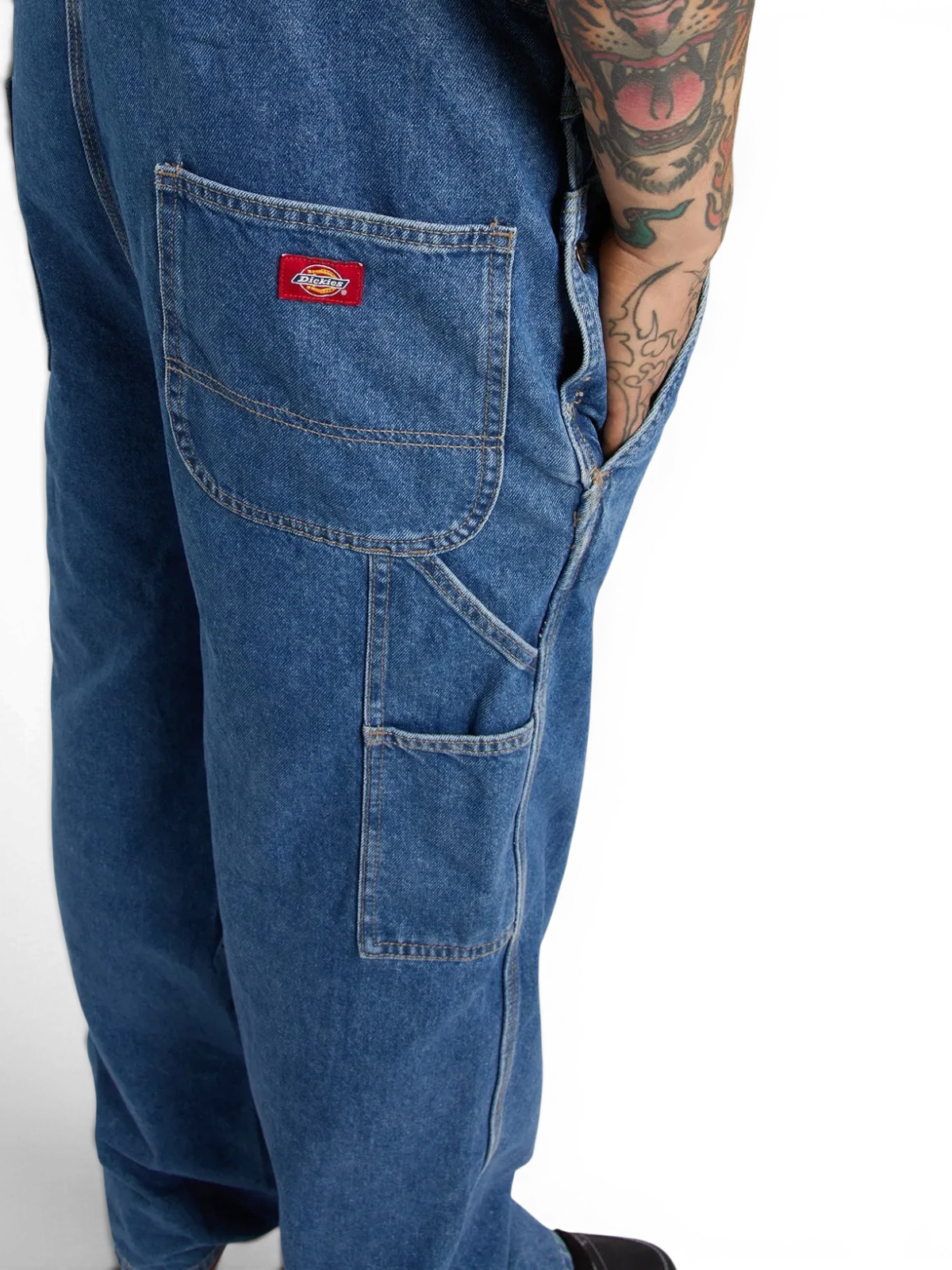 Salopette Dickies Loose Denim Bib Classic Blue, vue portée détail