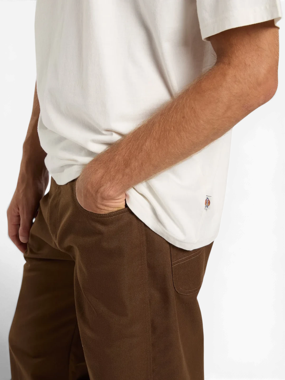 Teeshirts Dickies Lynndyl Ss Tee Egret, vue portée detail poche