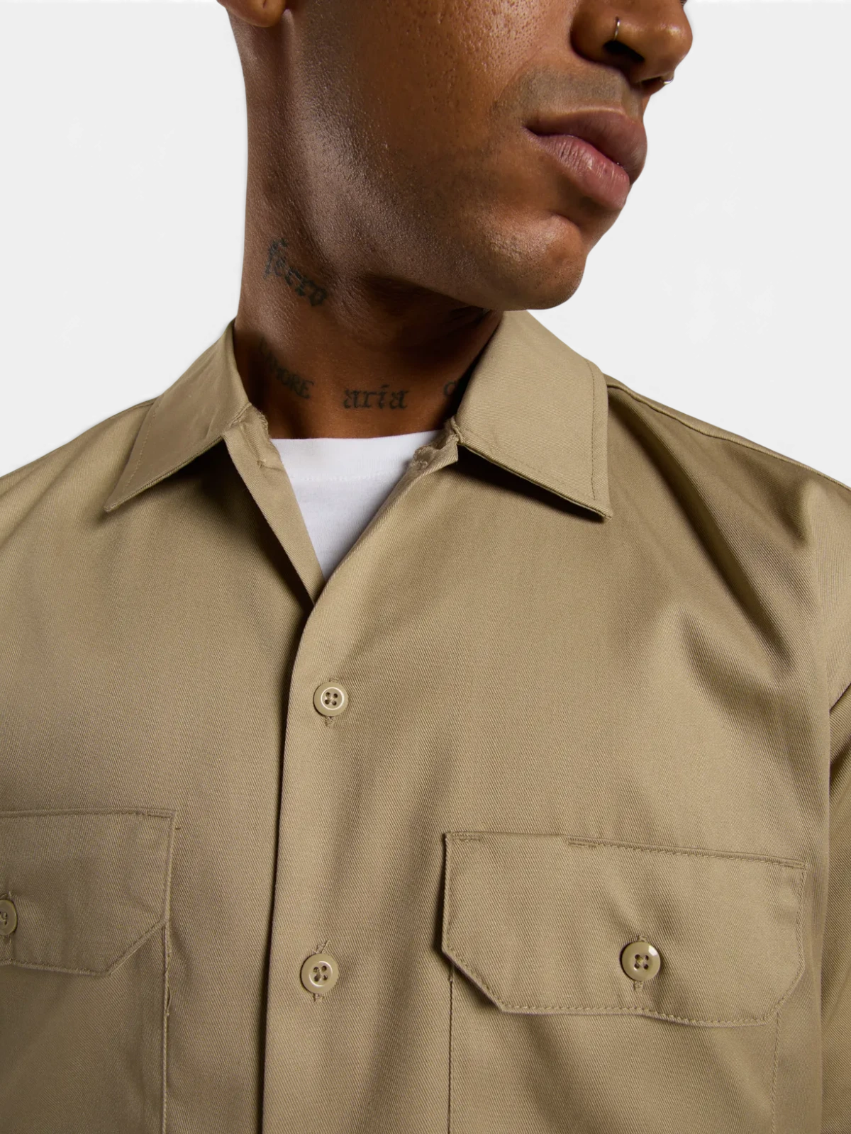Chemises Dickies Work Shirt Ss Rec Khaki, vue portée detail