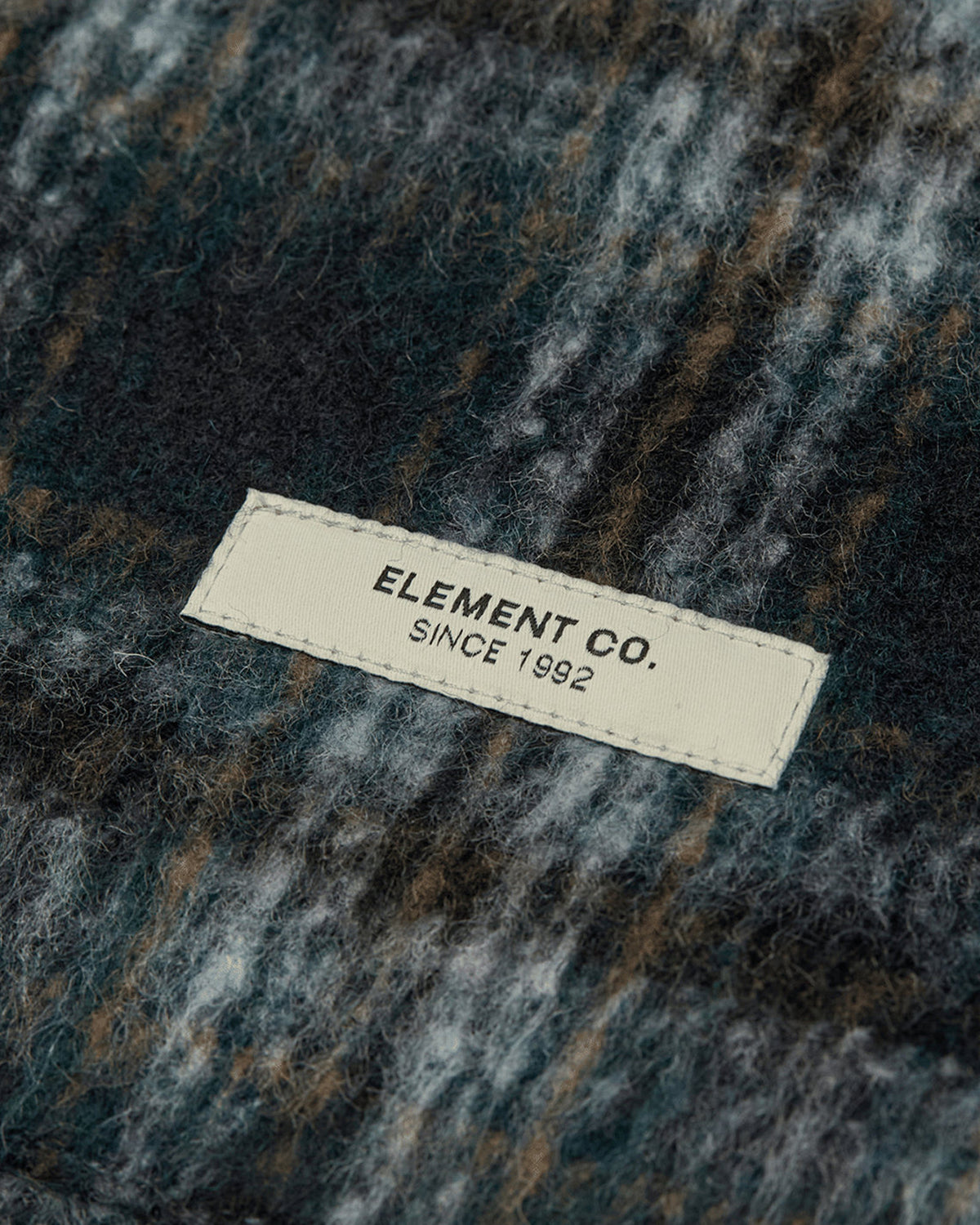 Vestes Element Fuzzckszipsht (Krd1) Brushed Plaid Dark Slate, Gros plan sur l'étiquette tissée Element Co.