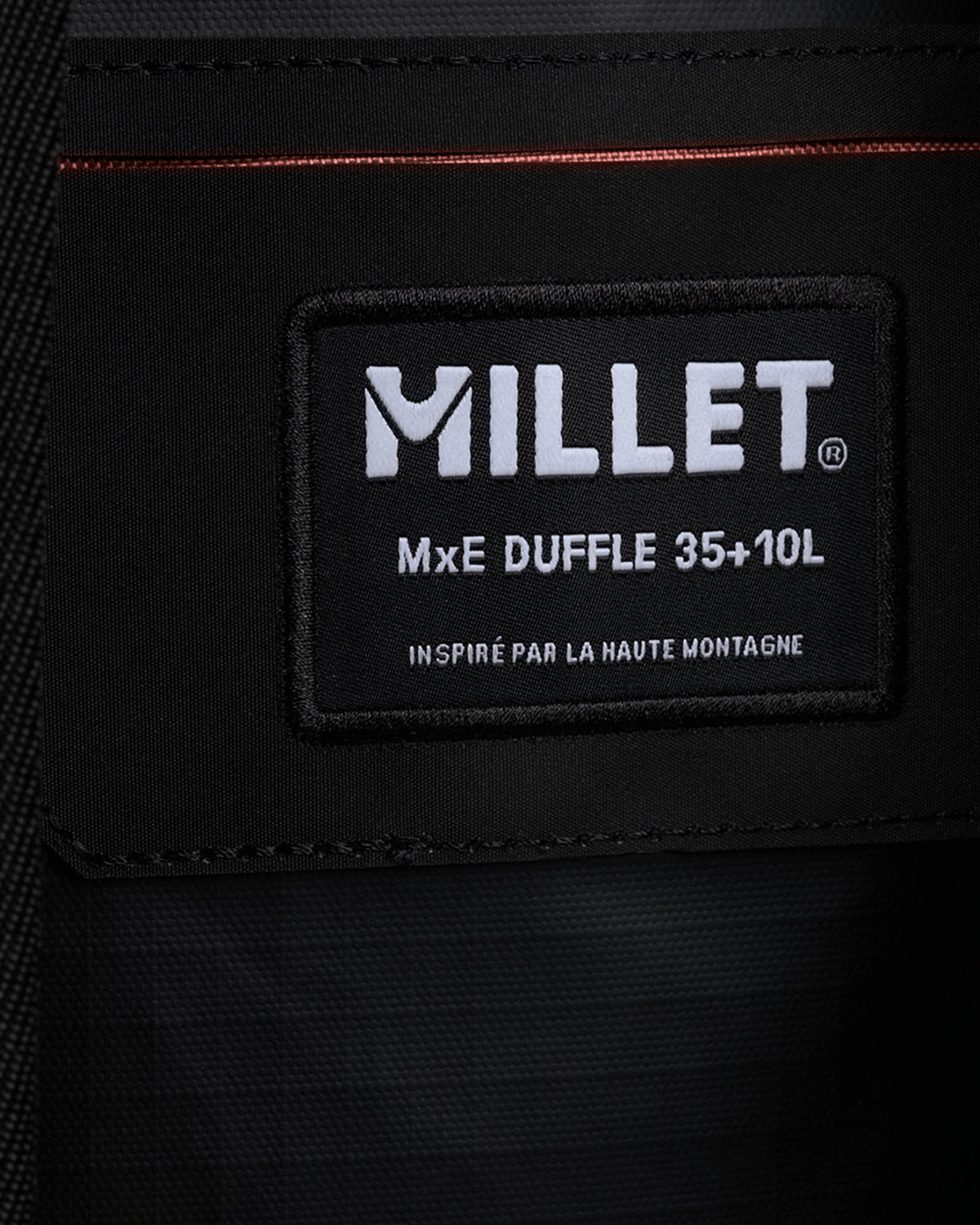Sacs Element Mxe Backpack 25 (N047) Black Mxe, gros plan sur l'étiquette textile Millet cousue sur le sac noir