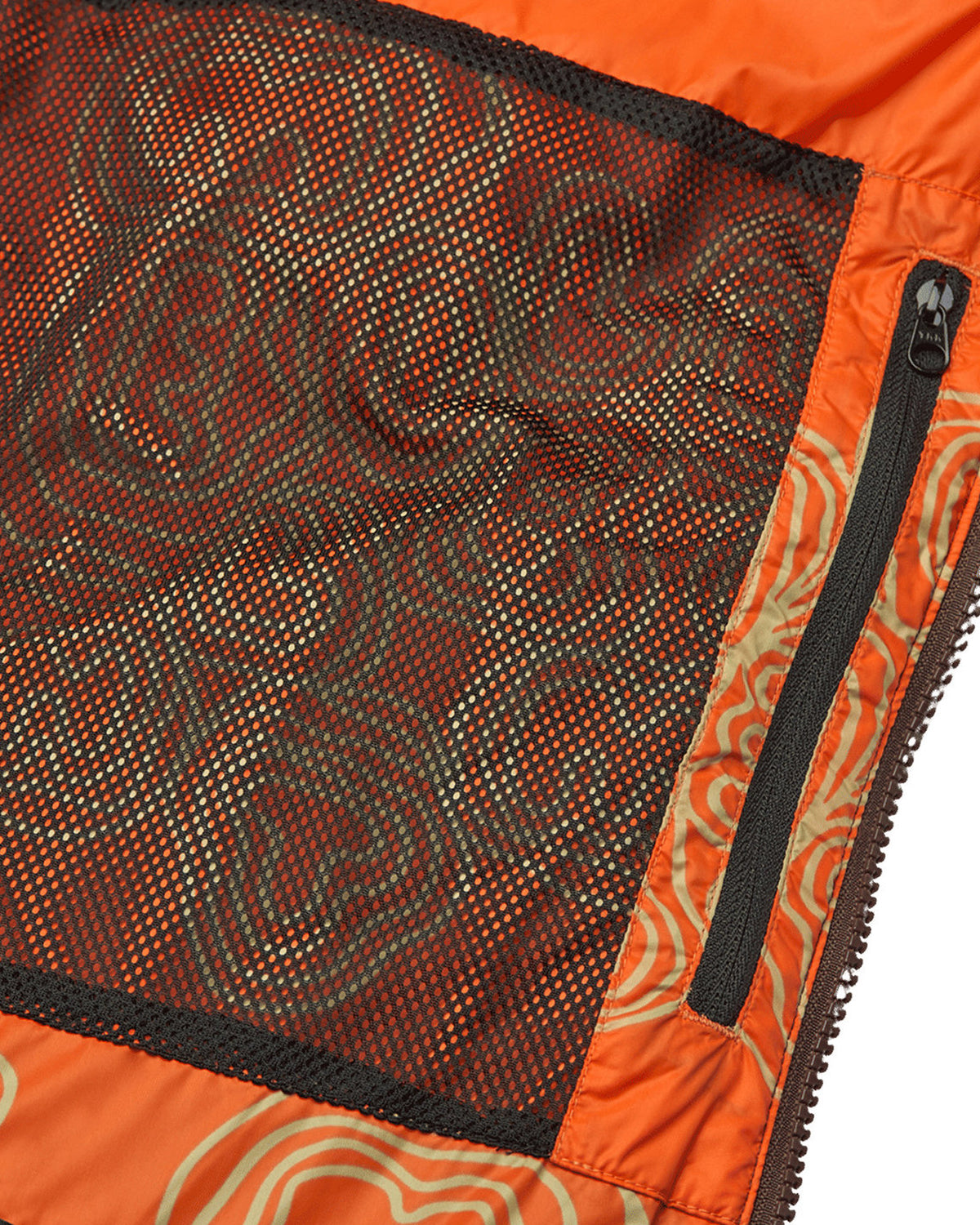 Vestes Element Mxe Puff Down J (N353) Truffle Mxe, gros plan sur la doublure intérieure orange imprimée, avec une poche en filet noir et une poche intérieure zippée.