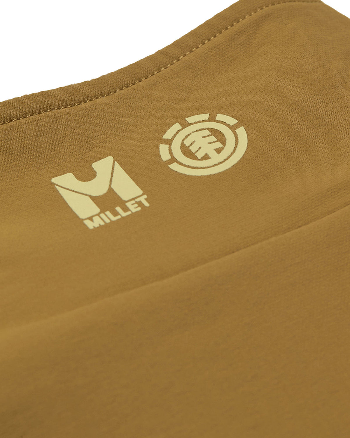Vestes Element Mxe Revers Vest (N421) Toffee Mxe, gros plan sur l'arrière du col floqué des logos côte à côte de Millet et d'Element.