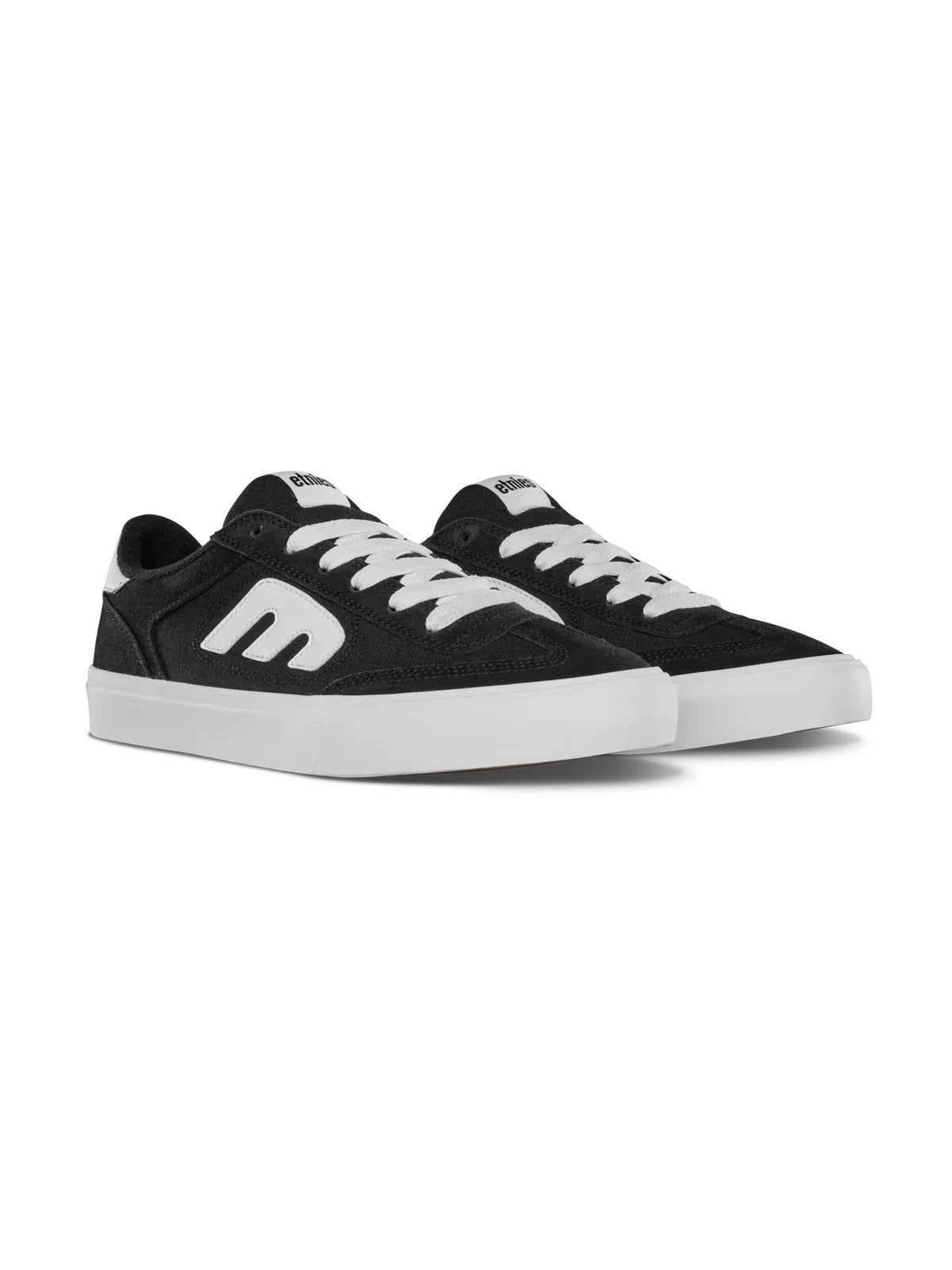 Chaussures de skateboard Etnies Etnies Locut Vulc Black White Black White, vue de ¾ face