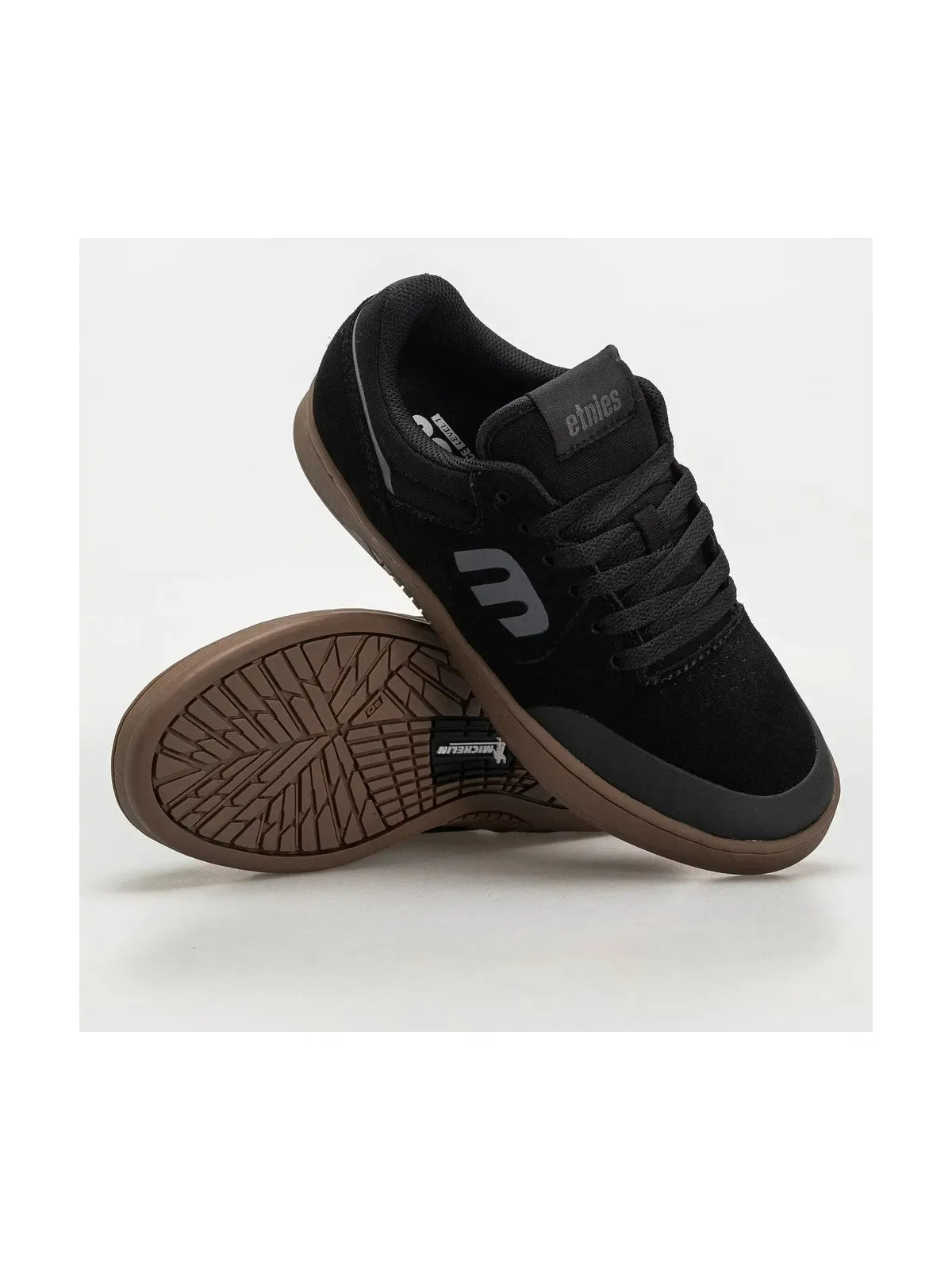 Chaussures de skateboard Etnies Marana Michelin Black Charcoal Gum, vue une posée sur l'autre