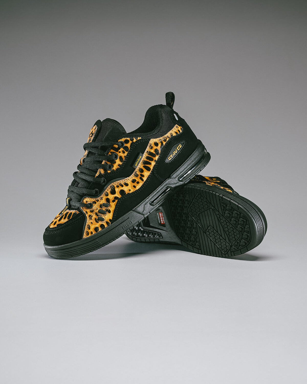 Chaussures de skateboard Globe Ct-4 Leopard, vue d'une chaussure posée sur ne seconde chaussure