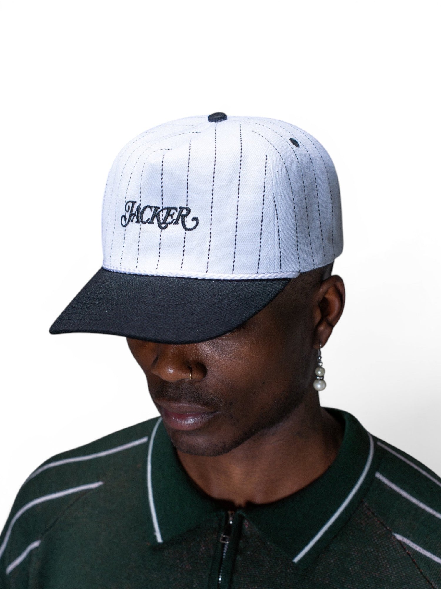 Vue casquette jacker classic stripe porté face 3/4