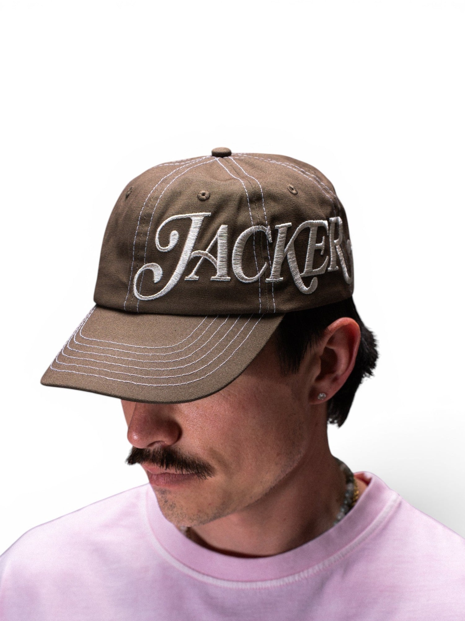 Casquettes Jacker Logo Side Cap Brown, vue portée de face ¾