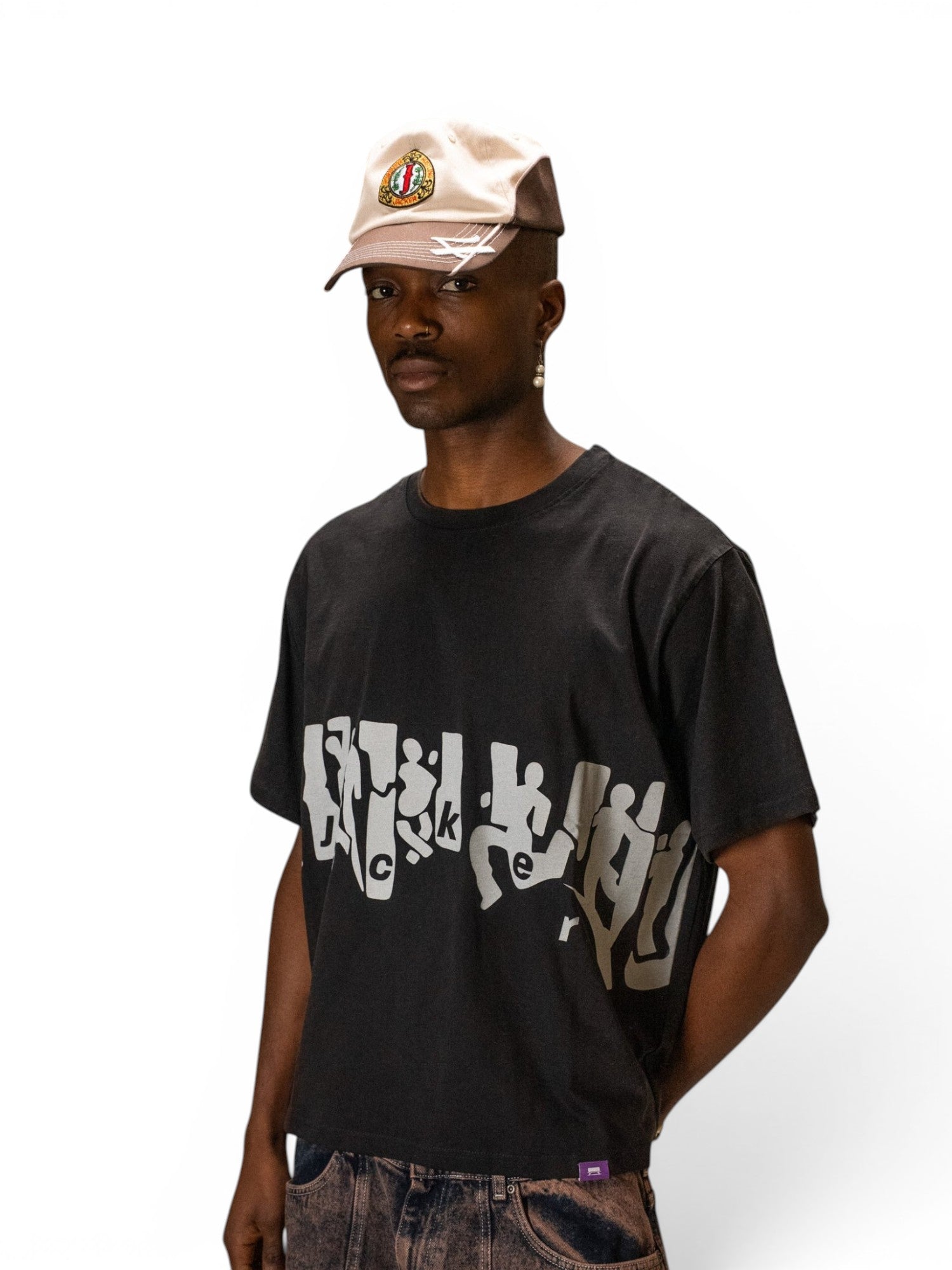 Teeshirts Jacker Mirror Maze Garment Dyed T-Shirt Black, vue portée de face ¾