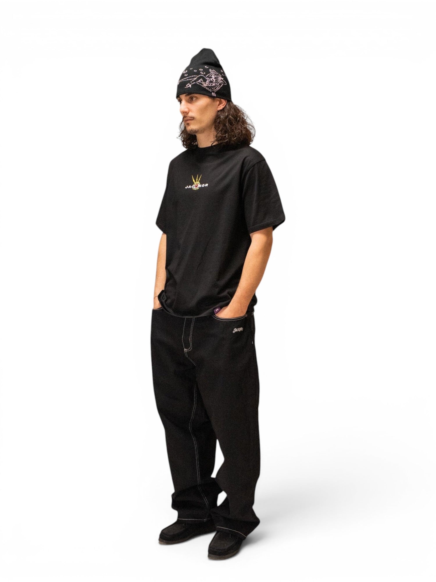 Teeshirts Jacker Paranoid T-Shirt Black, vue portée en pied de face de ¾