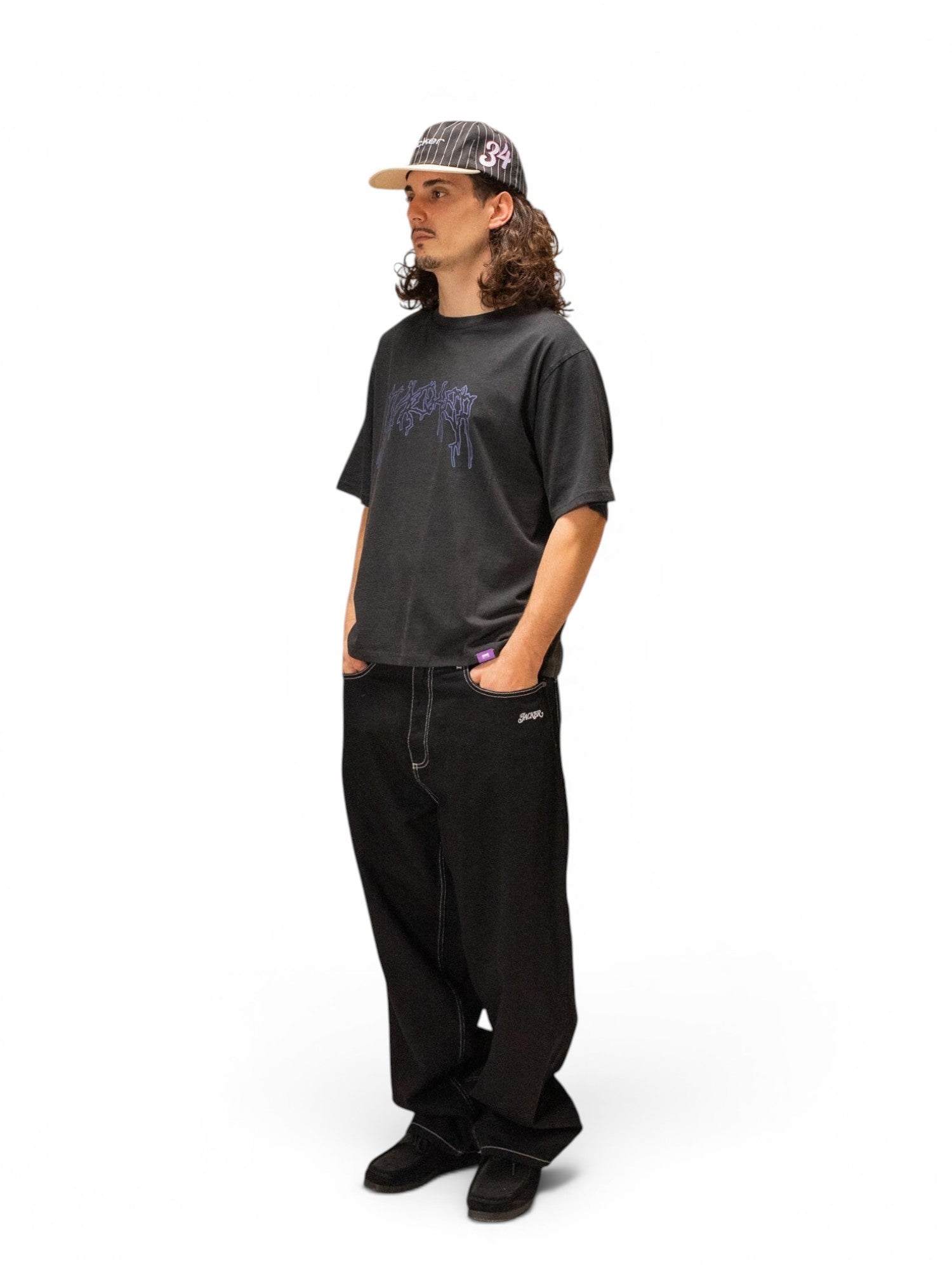 Teeshirts Jacker Skeleton Garment Dyed T-Shirt Black, vue portée en pied de face ¾