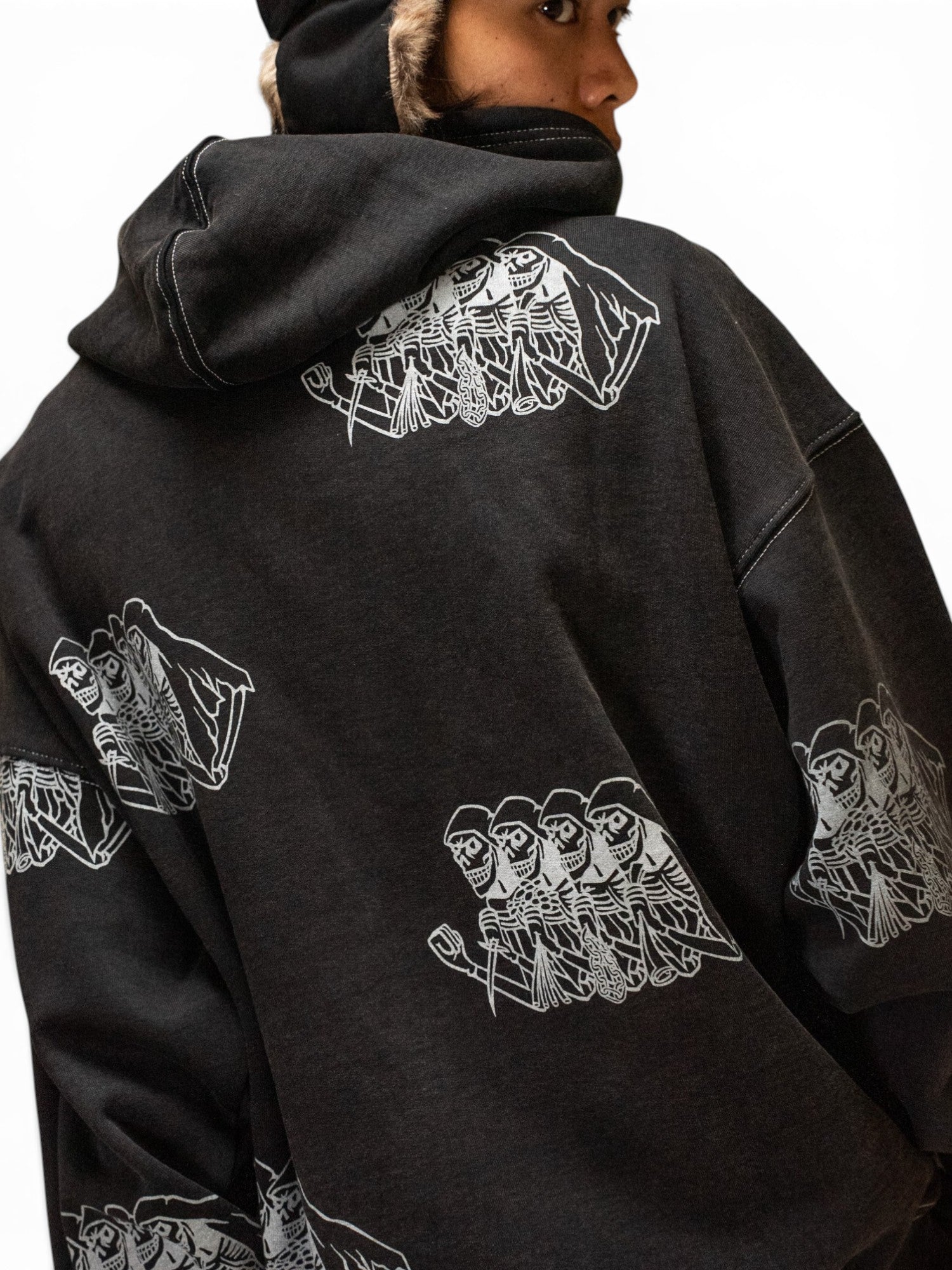 Sweatshirts Jacker Skeleton Hoodie Garment Dyed Black, vue portée détail de dos