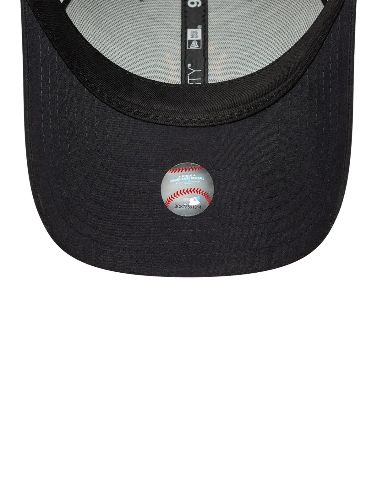 Casquettes New era Midi Homefield 940 Trukr Neyyan  Nvytno Navy, vue de dessous, visière