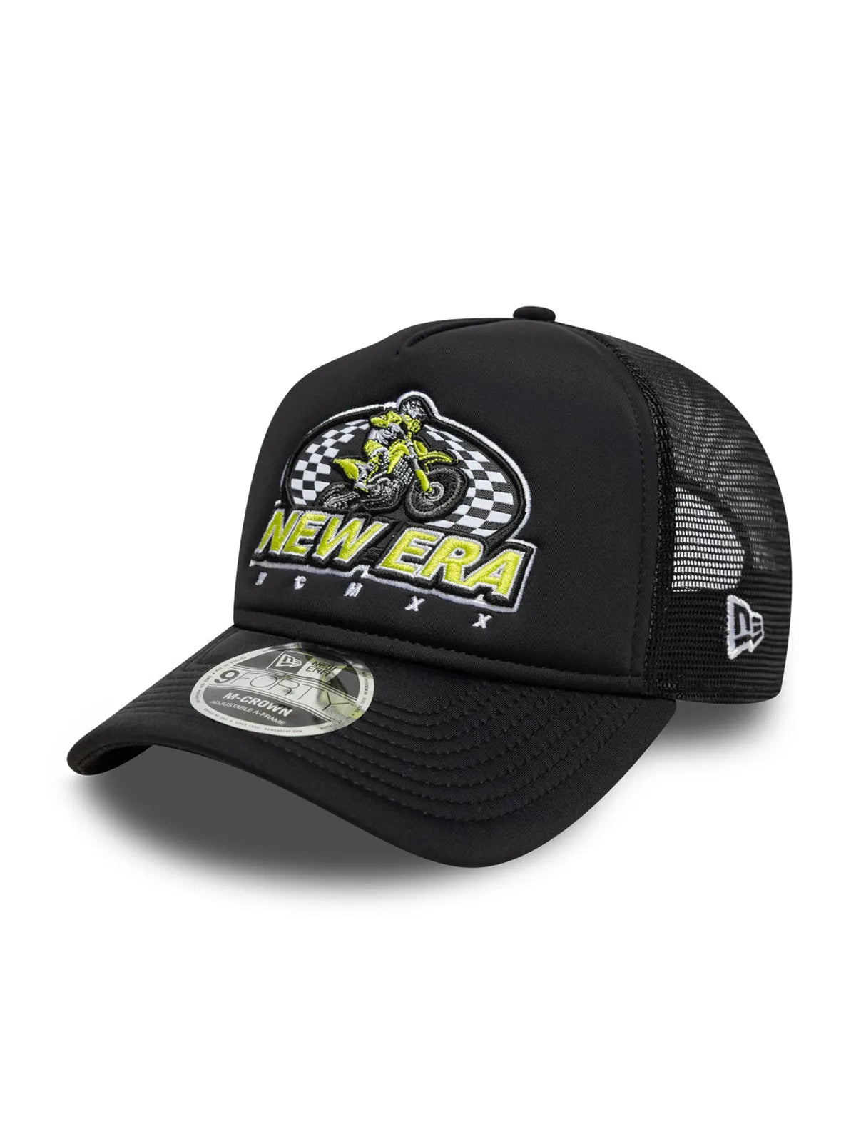 Casquettes New era Ne Graphic Mc Af Trucker Newera  Blk Black, vue de 3/4 gauche