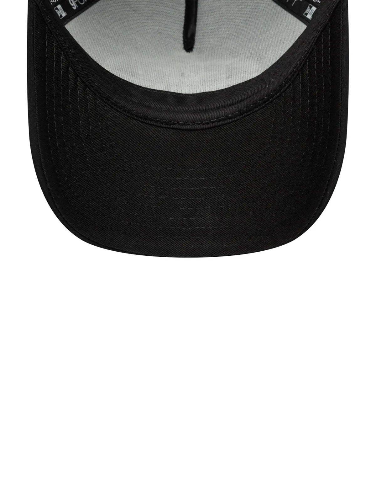 Casquettes New era Ne Graphic Mc Af Trucker Newera  Blk Black, vue de dessous, visière