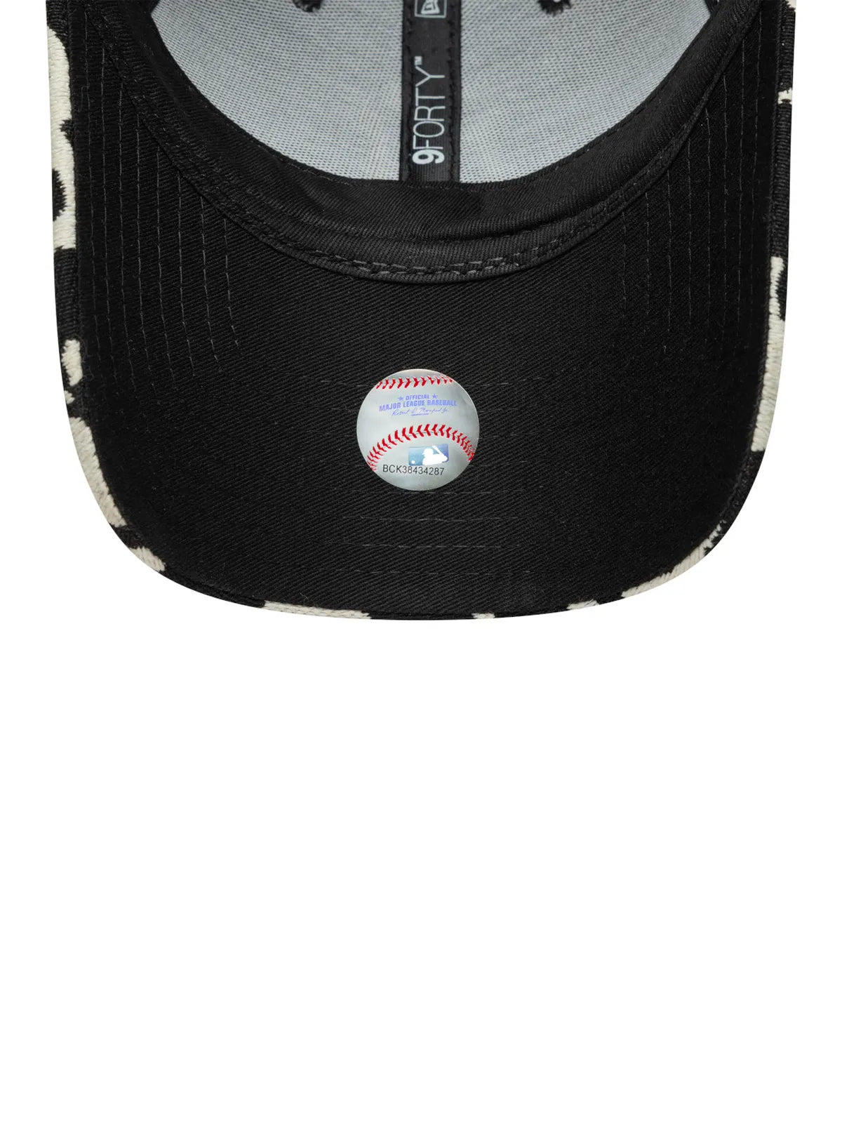 Casquettes New era Wmns Cow Midi 9Forty Neyyan  Blkwhi Black, vue de dessous, visière