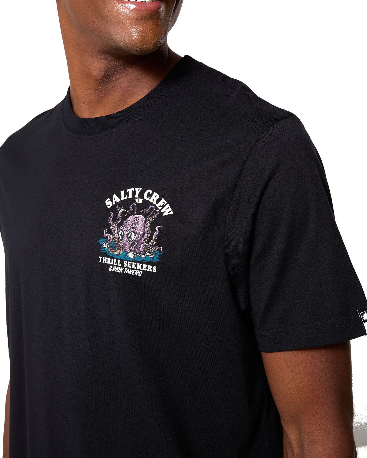 Teeshirts Salty crew Kraken Monst Ss Tee Black, gros plan vue de ¾ face porté
