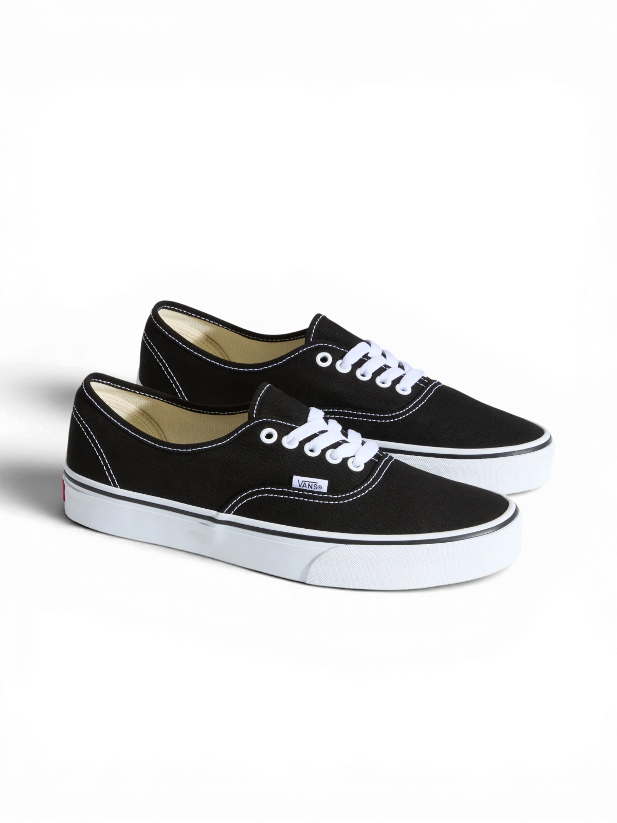 Chaussures de skateboard Vans Authentic Black, vue de 3/4