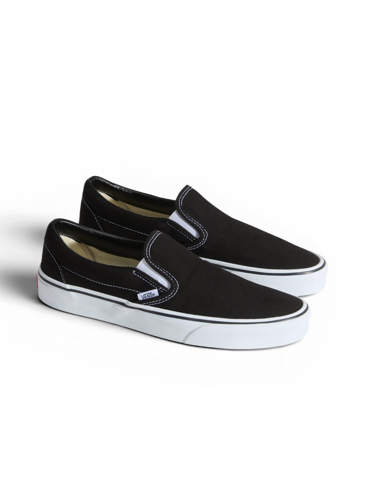 Chaussures de skateboard Vans Classic Slip-On Black, vue de 3/4