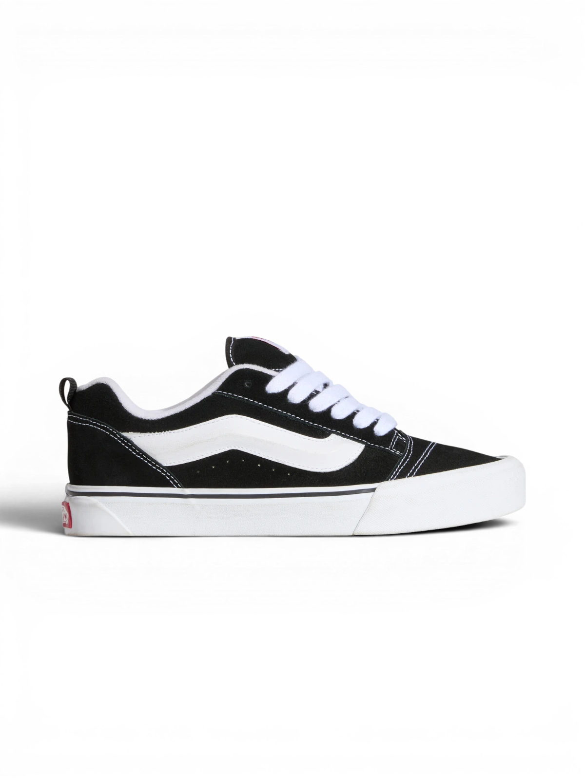 Chaussures de skateboard Vans Knu Skool Black/True White, vue de coté