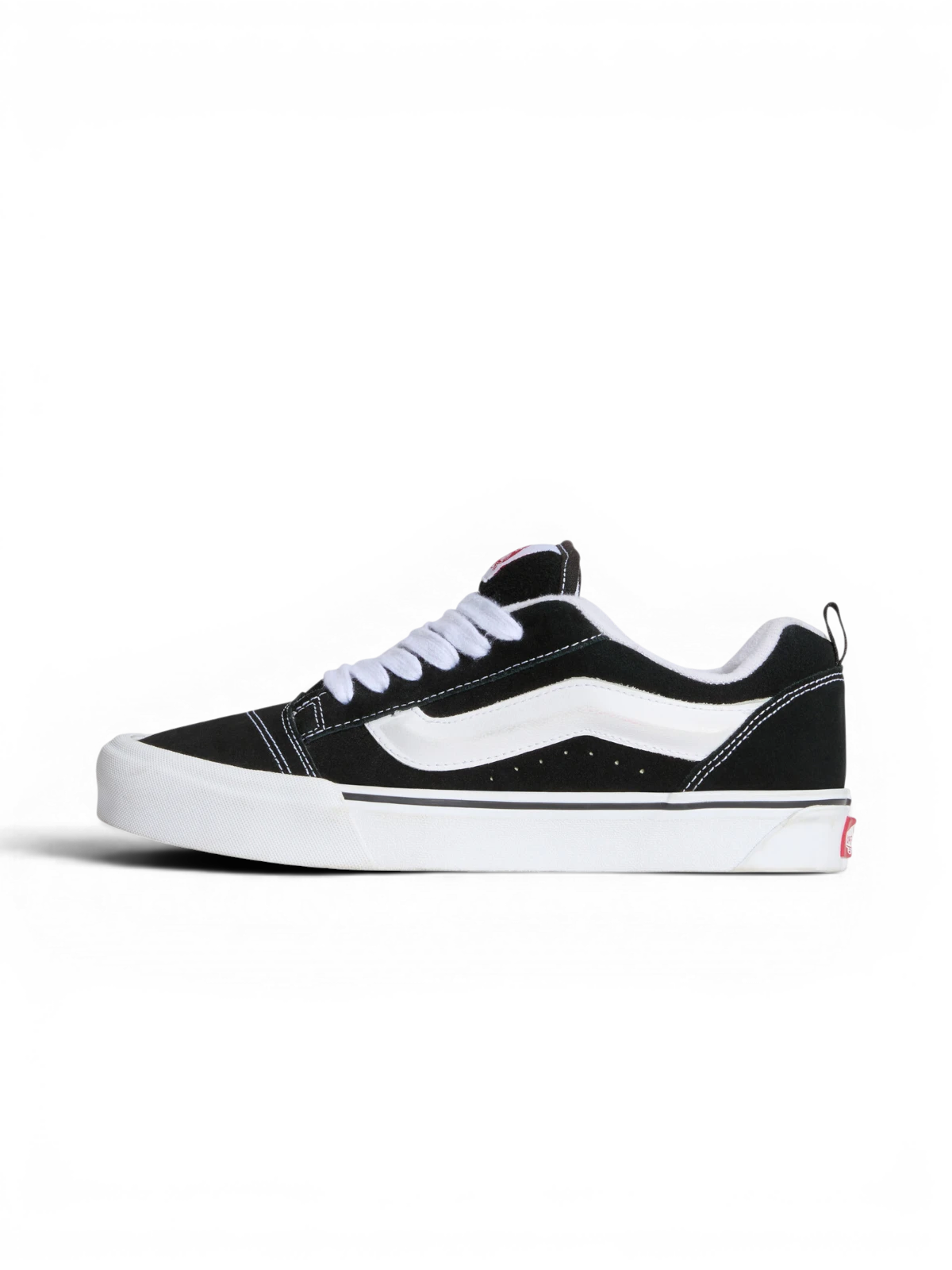 Chaussures de skateboard Vans Knu Skool Black/True White, vue pied gauche
