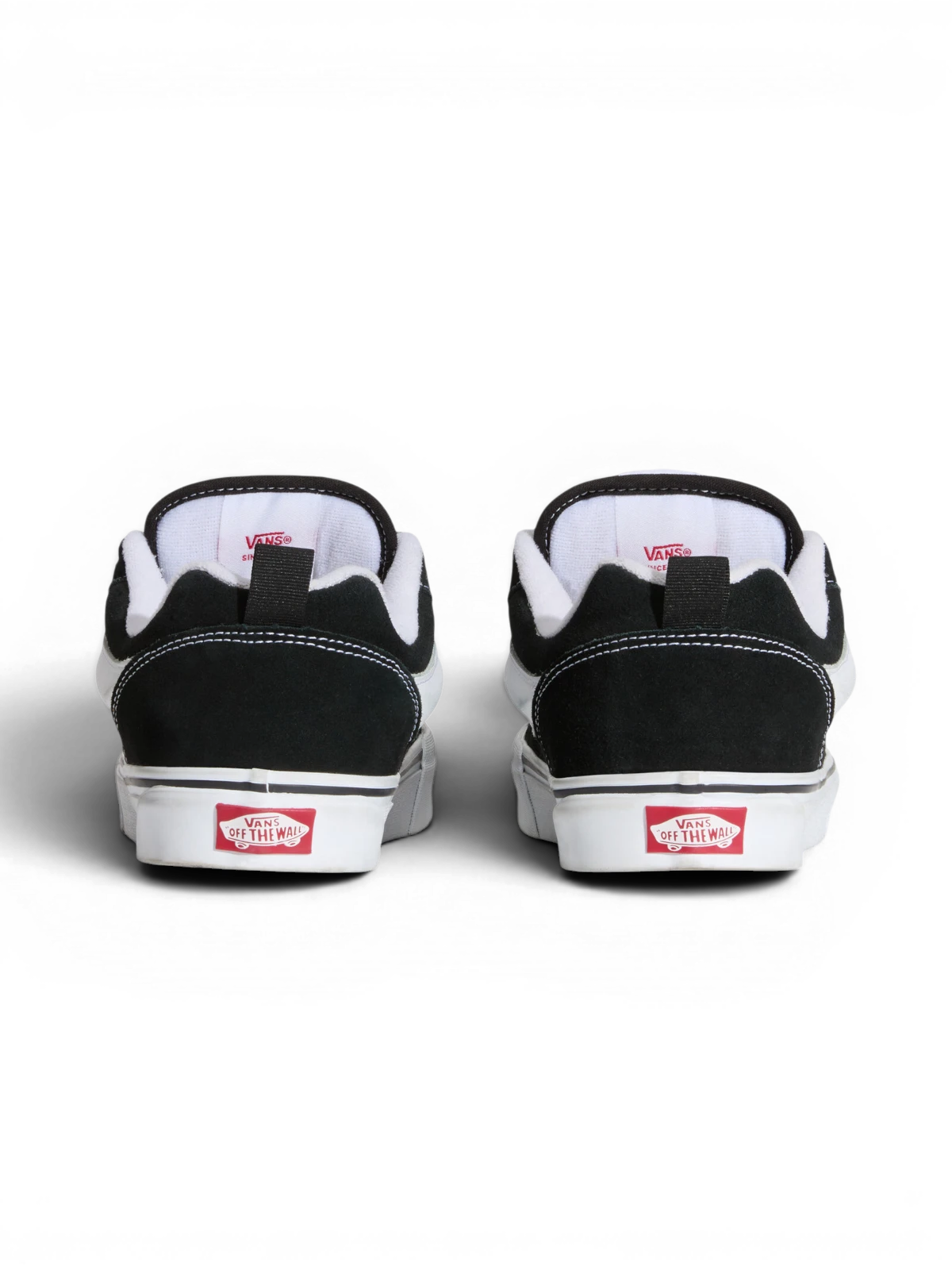 Chaussures de skateboard Vans Knu Skool Black/True White, vue de derrière
