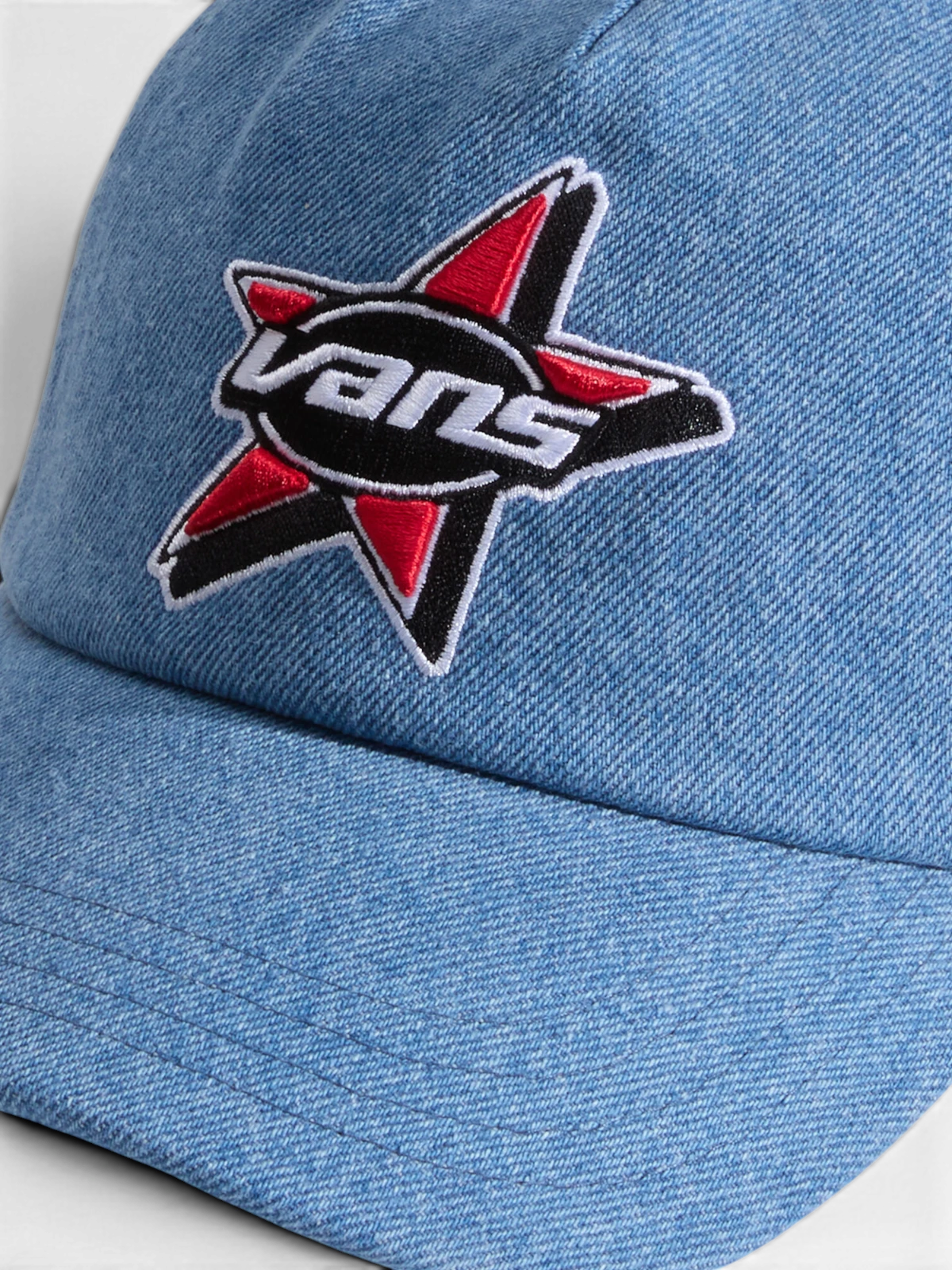Casquettes Vans Marked Jockey Trucker Stonewash/Blue, vue détail broderie